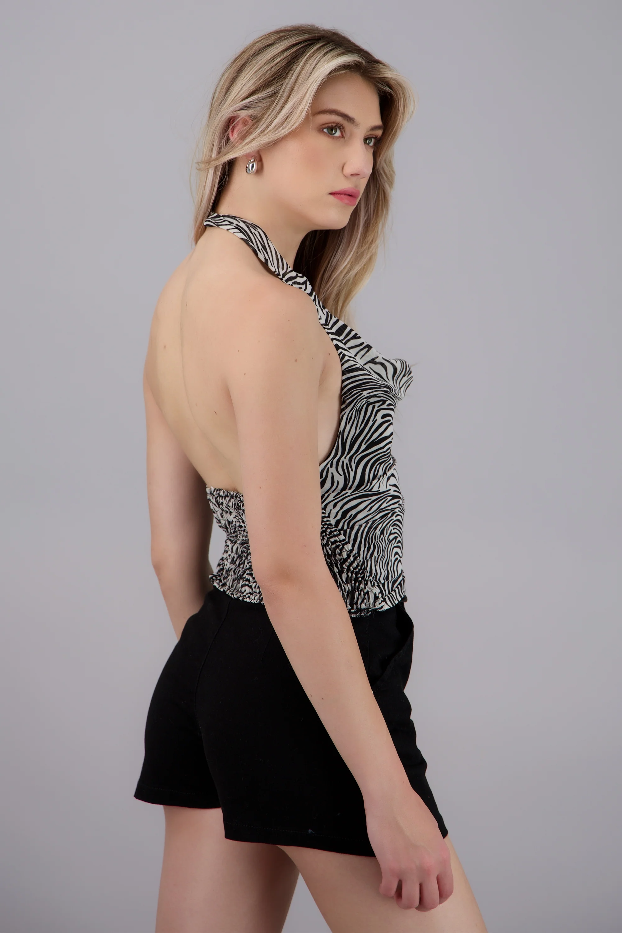 Top halter escote cascada estampado animal print z - Image 4