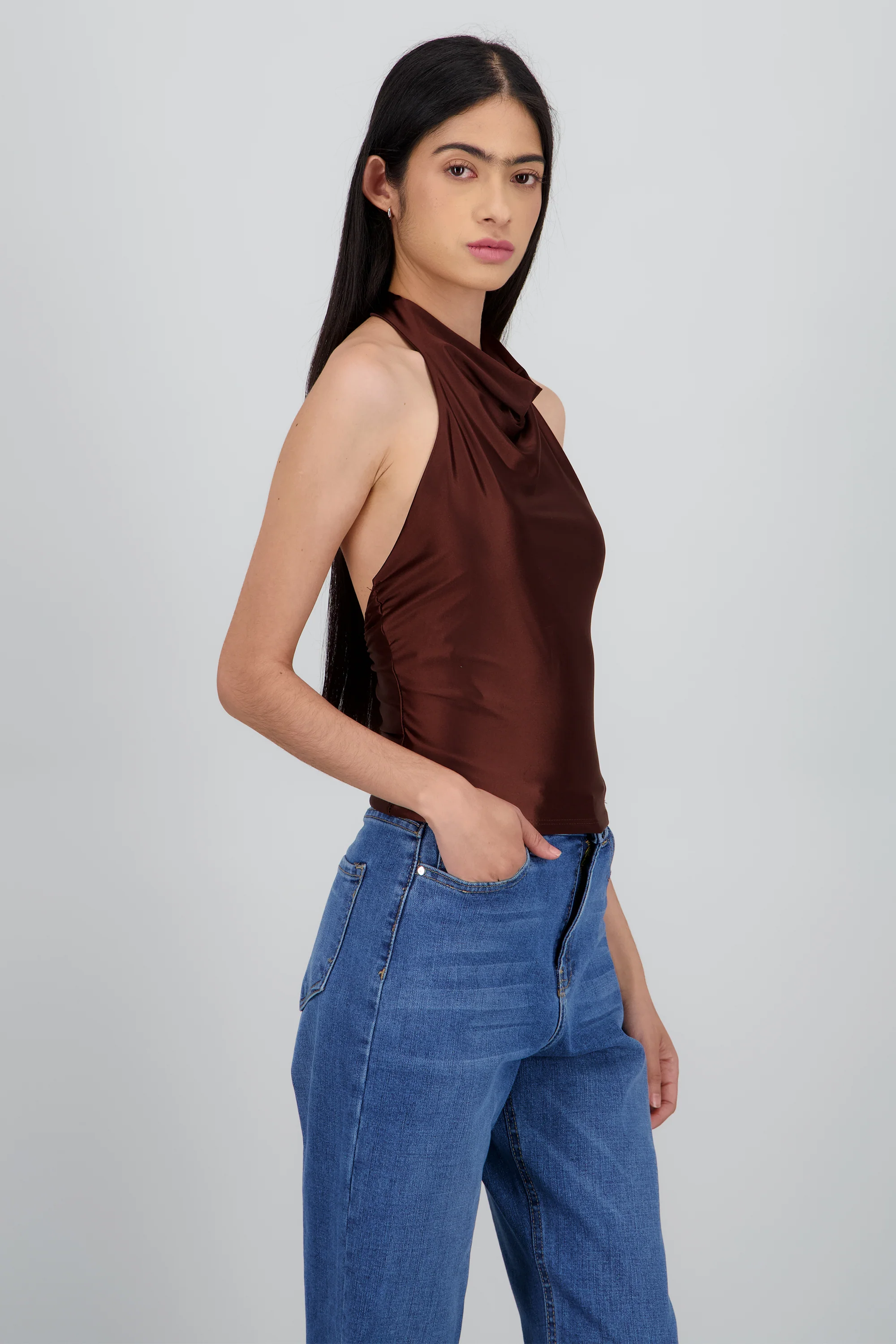 Top halter escote cascada lisa - Image 3