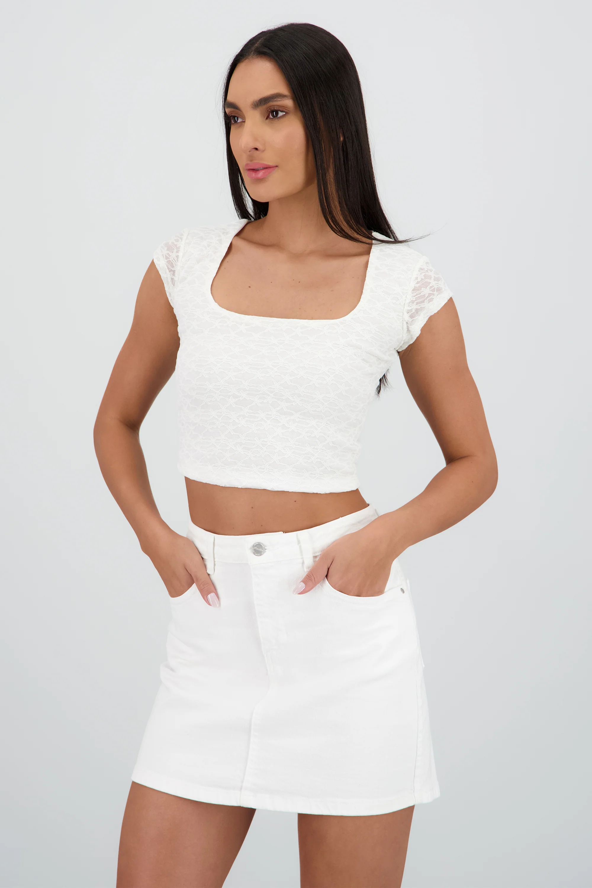 Top manga corta cuello cuadrado encaje - Image 3