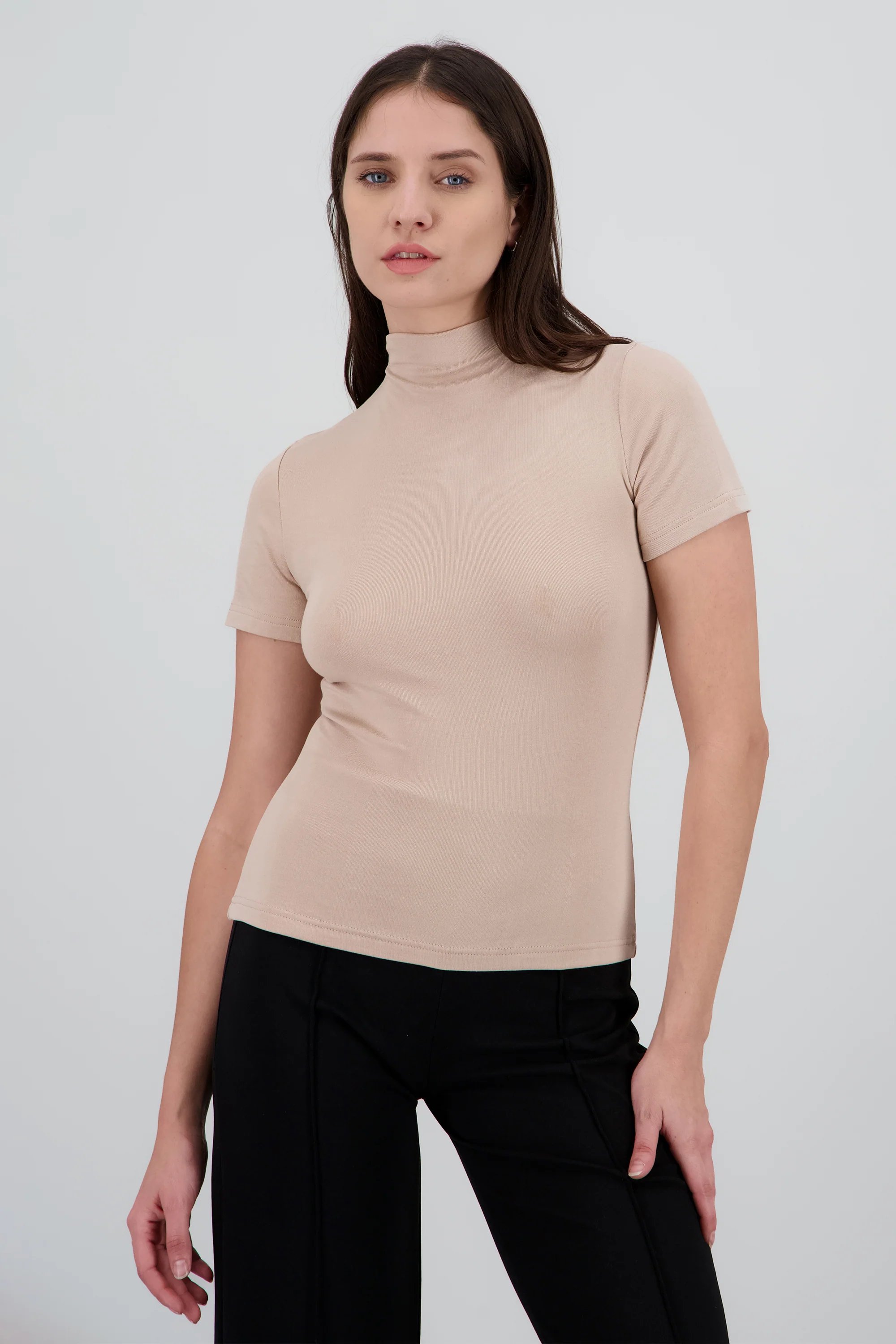 Top manga corta liso cuello alto