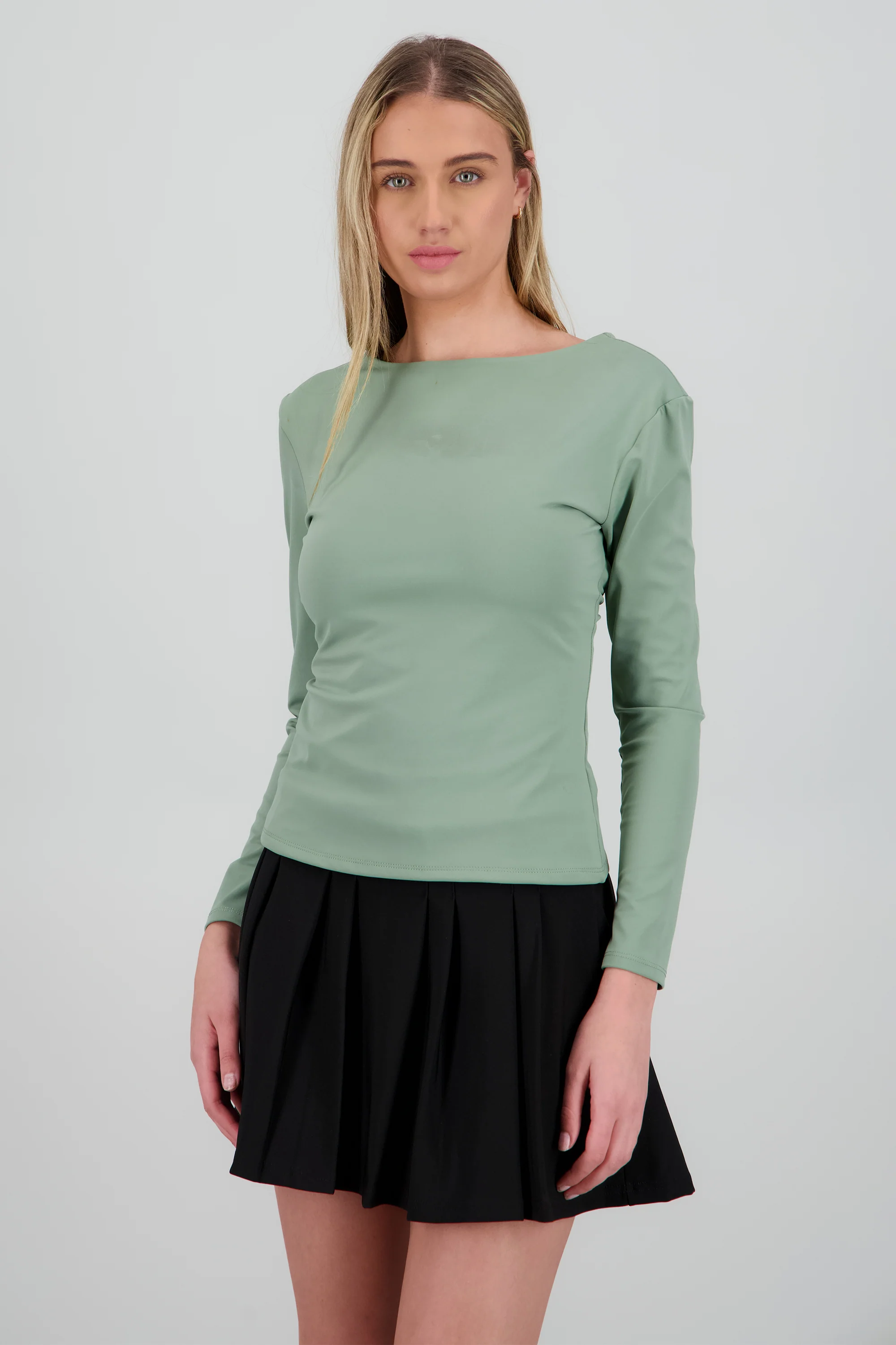 Top manga larga escote espalda