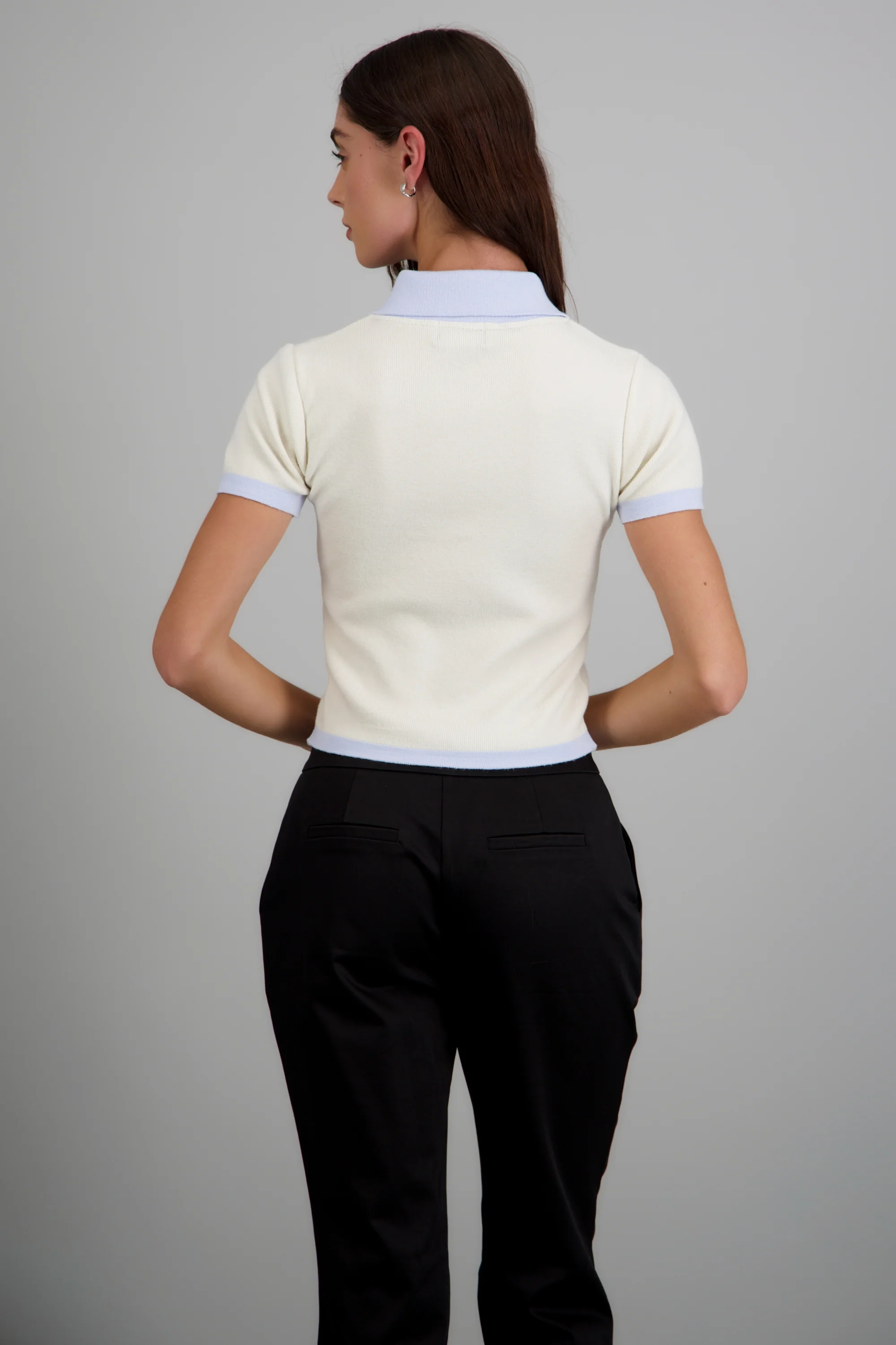 top tejido cuello polo en contraste - Image 4
