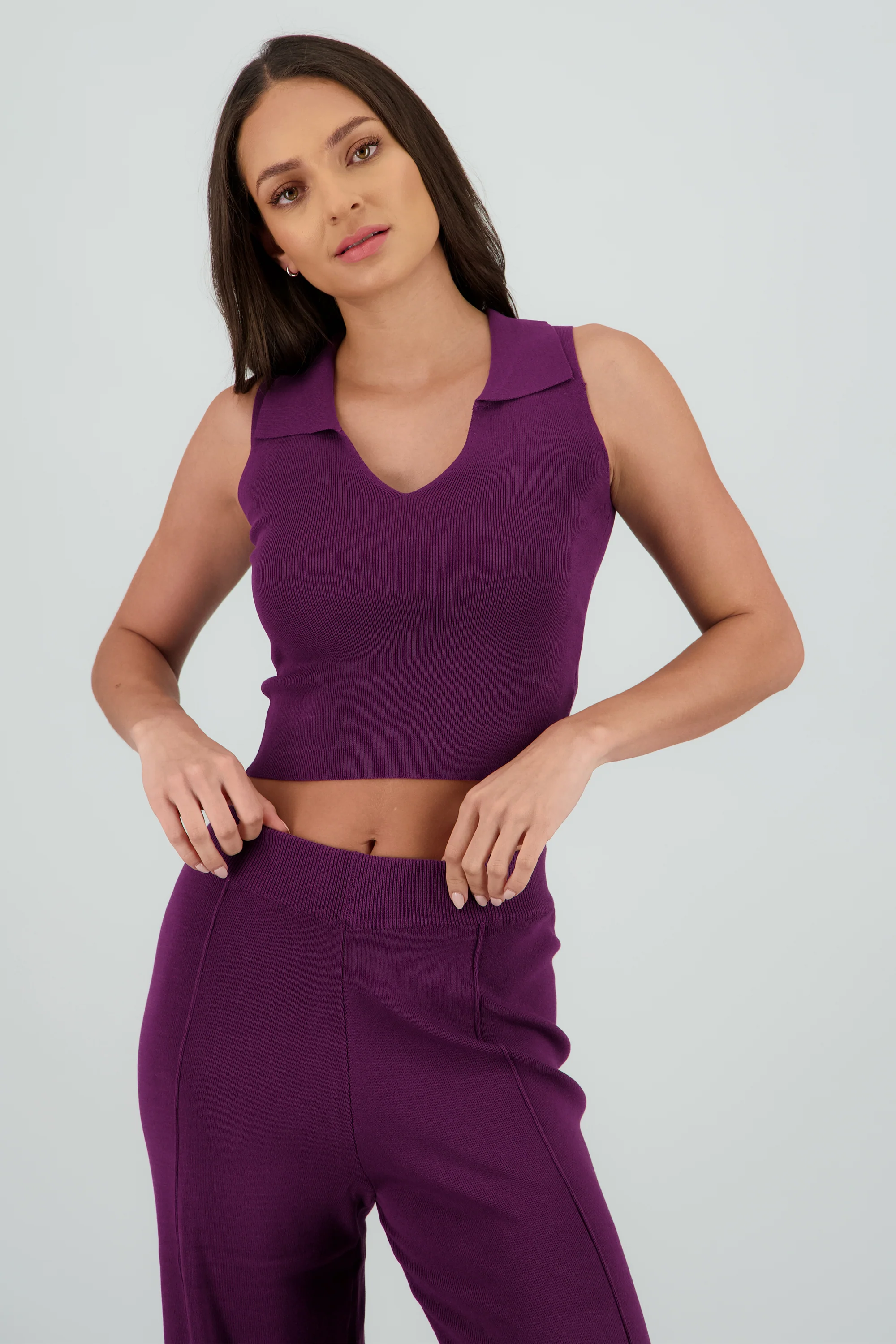 Top tejido liso cuello polo