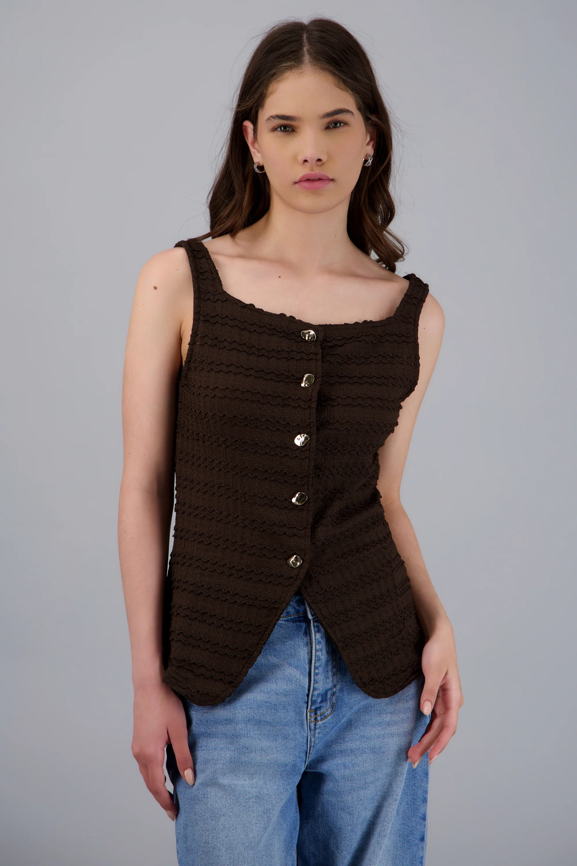 Top tirantes con botones detalle textura