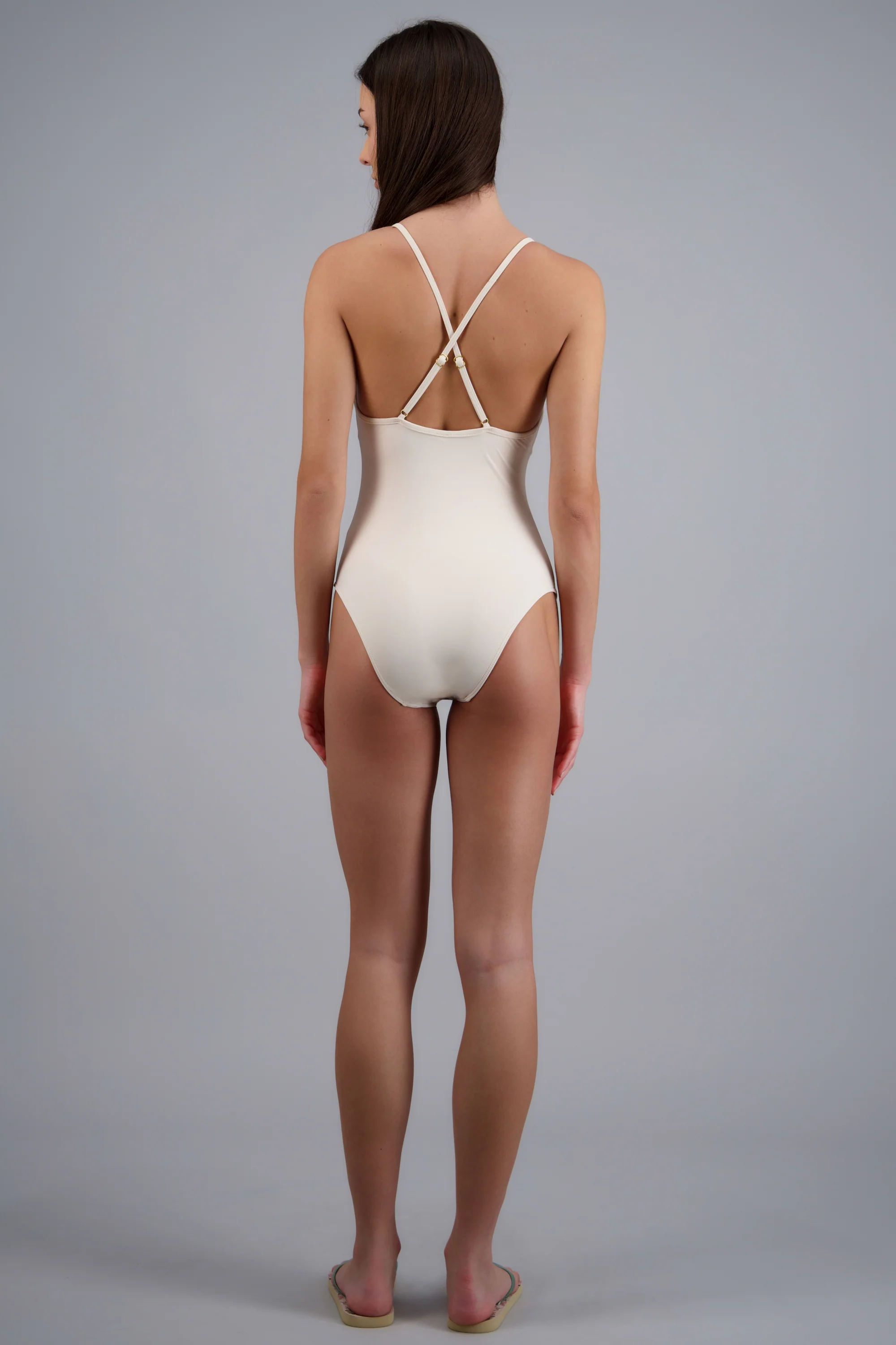 Traje de baño escote concha - Image 4