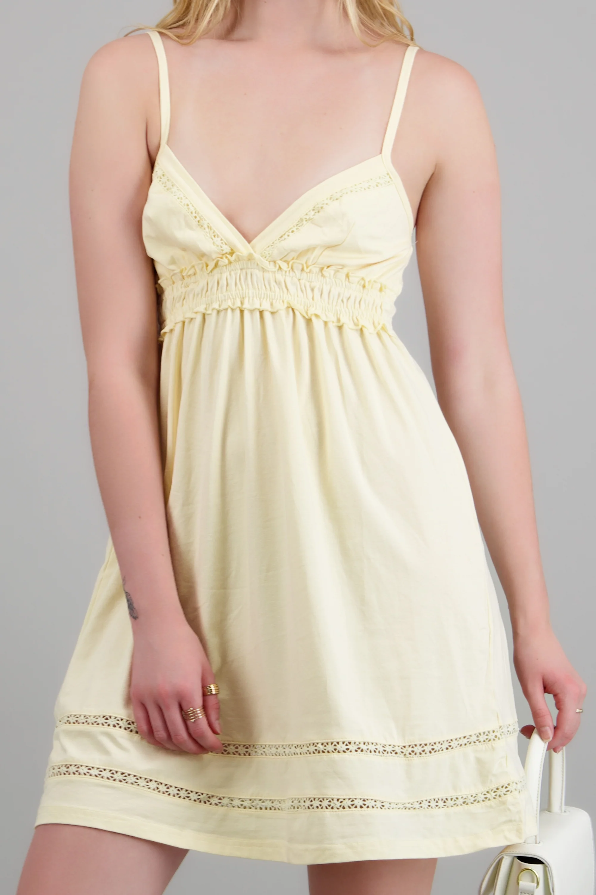 Vestido corto ligero detalle escote - Image 5