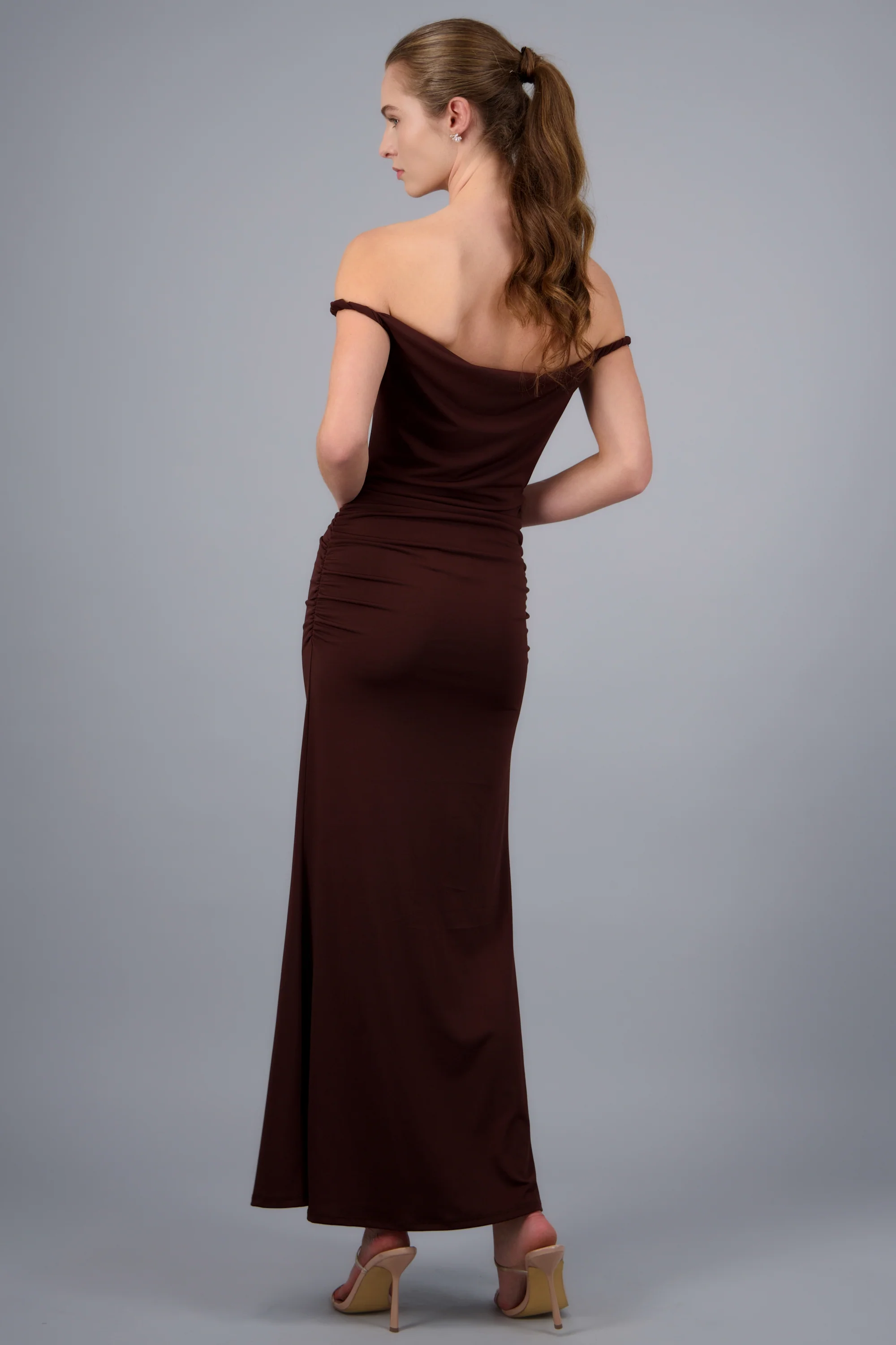 Vestido drapeado off shoulder - Image 4