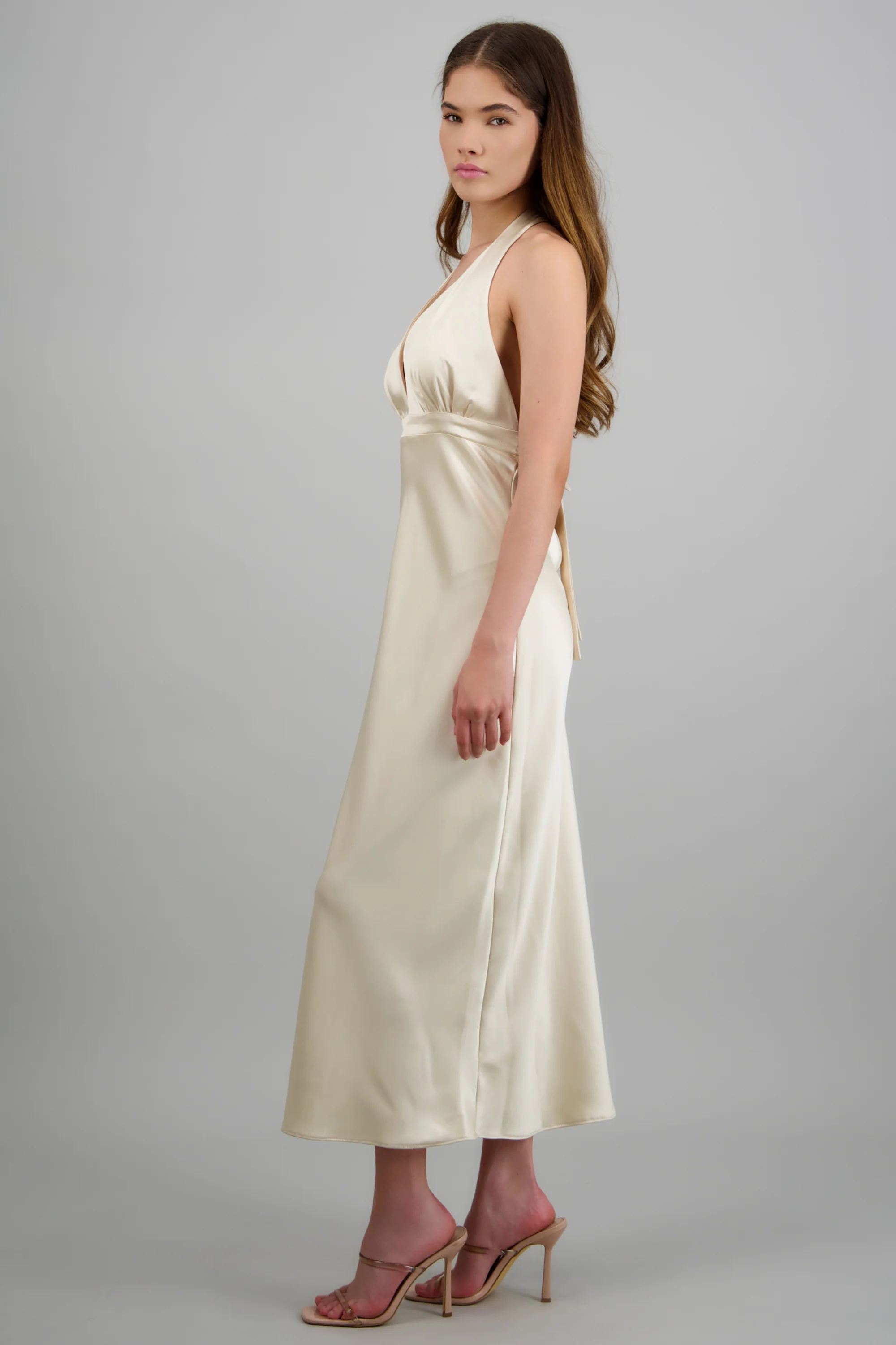 Vestido escote V satin amarre espalda - Image 2