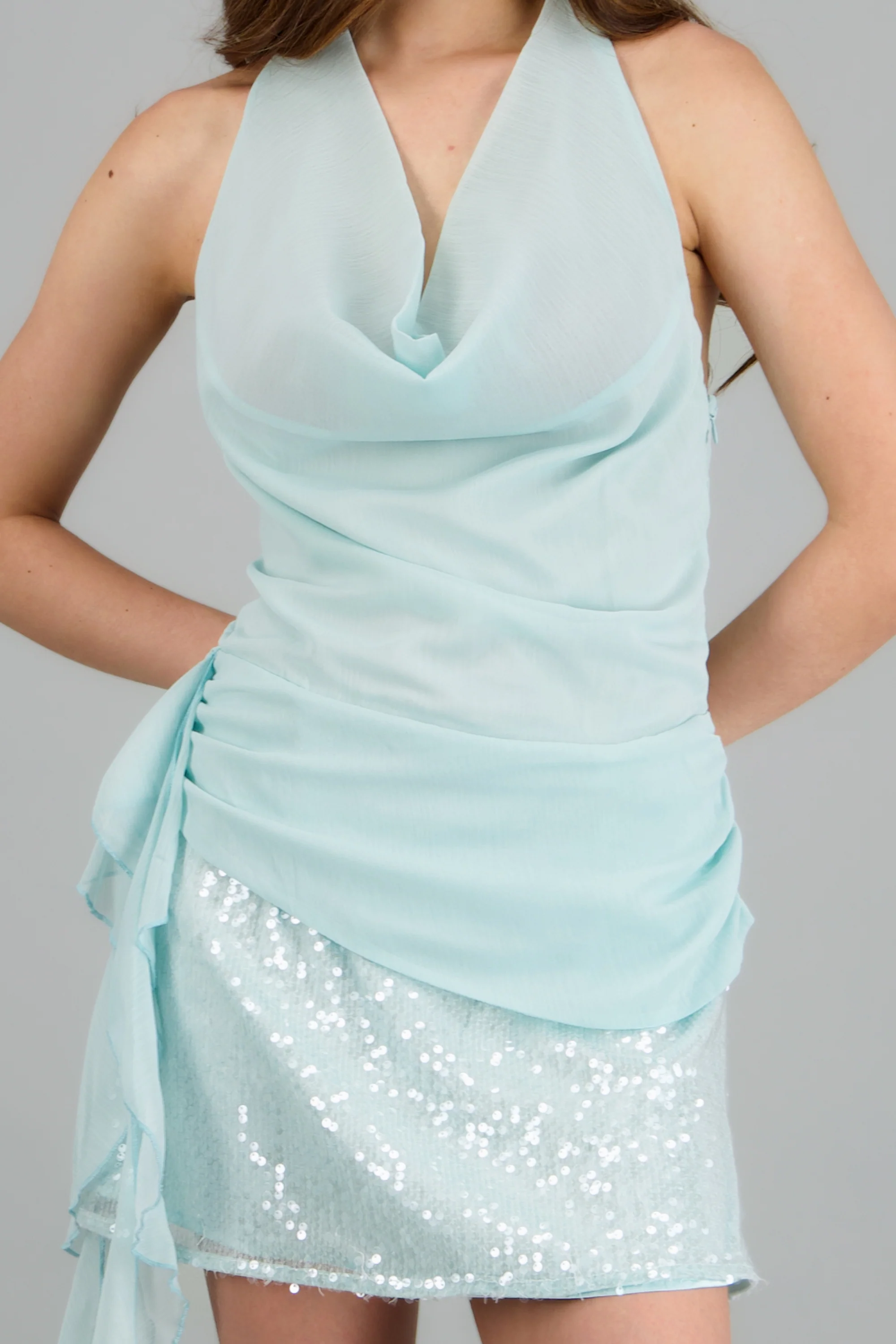 Vestido halter liso con lentejuela - Image 5