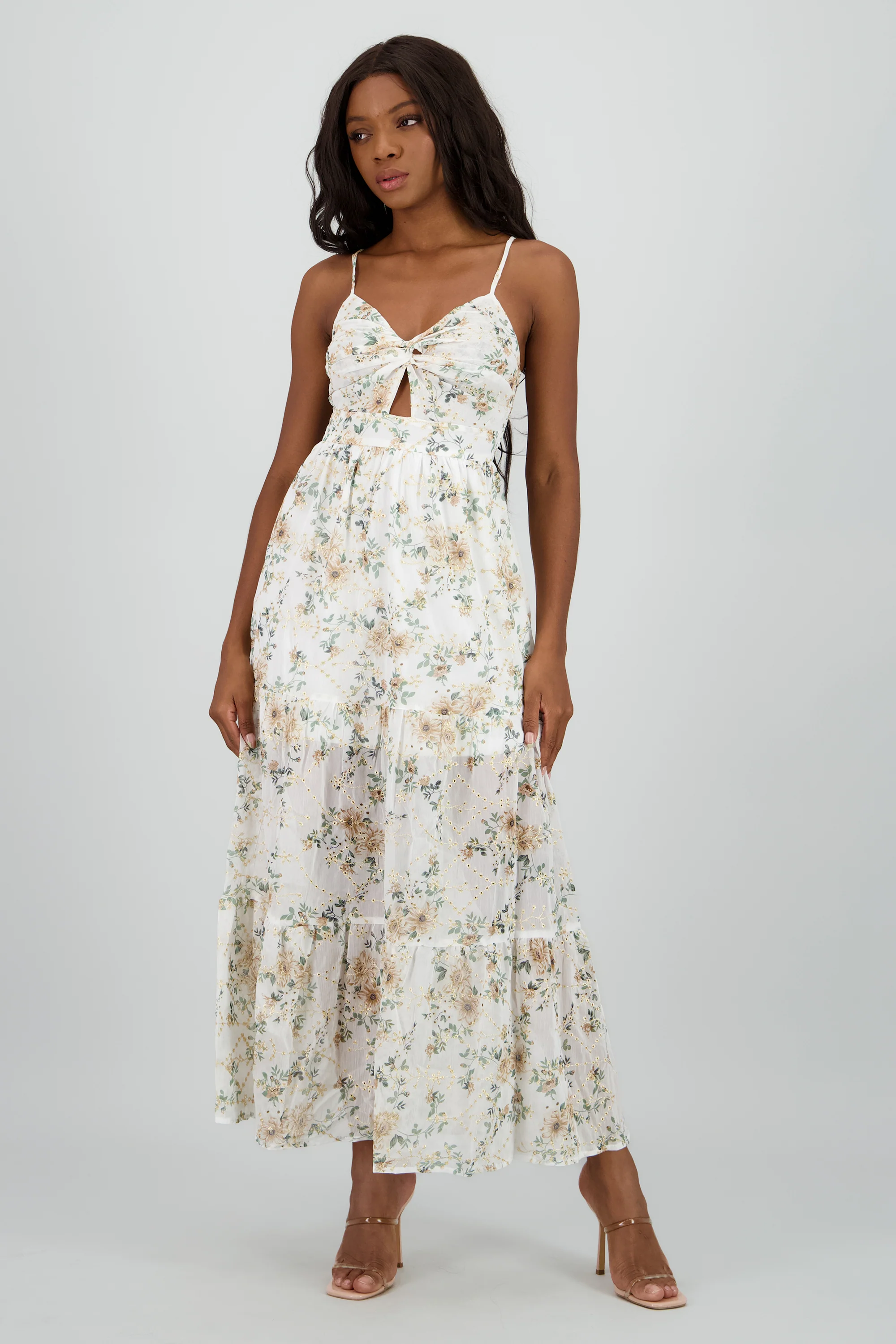 Vestido maxi con bordado y cut out
