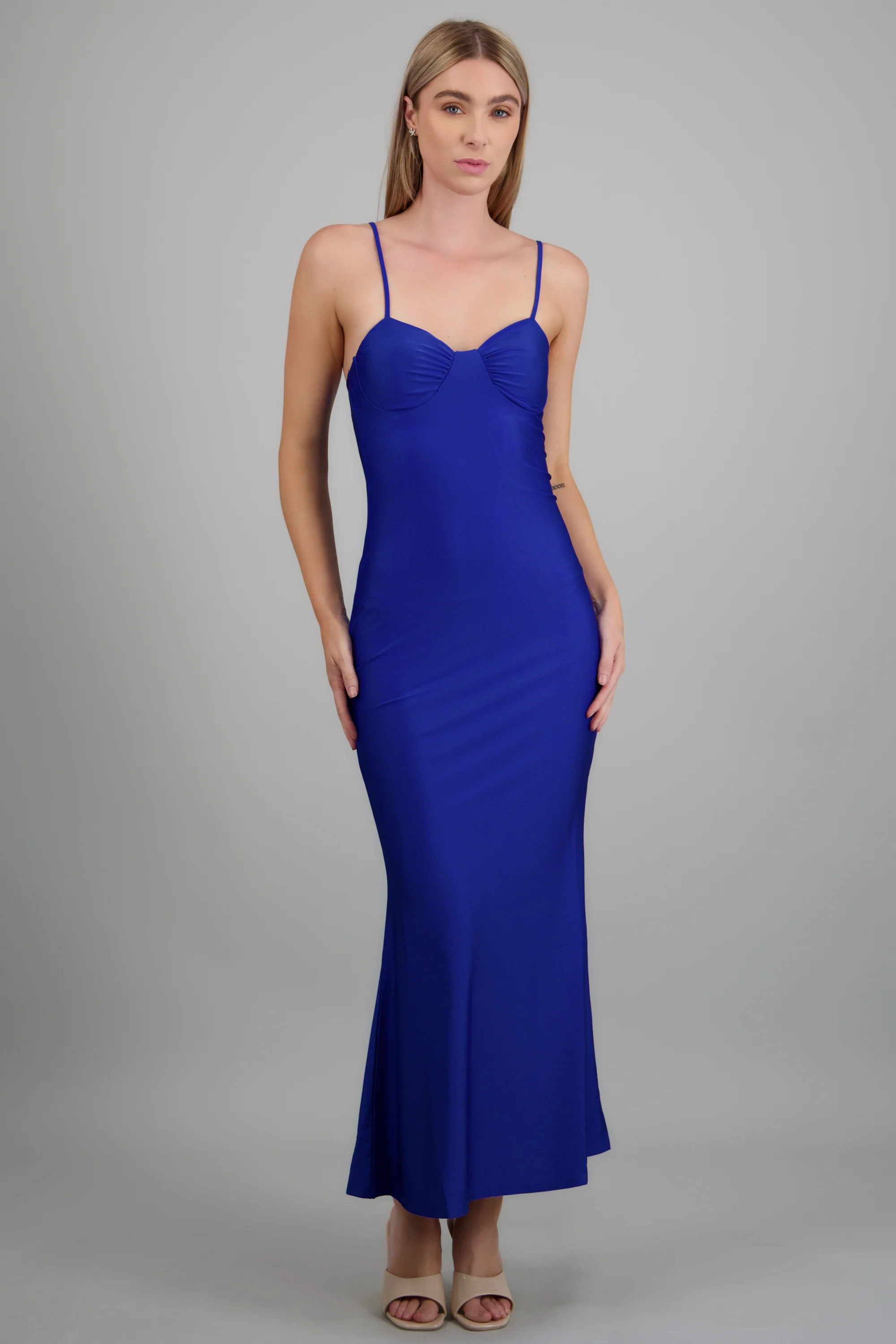 Vestido maxi detalle copas