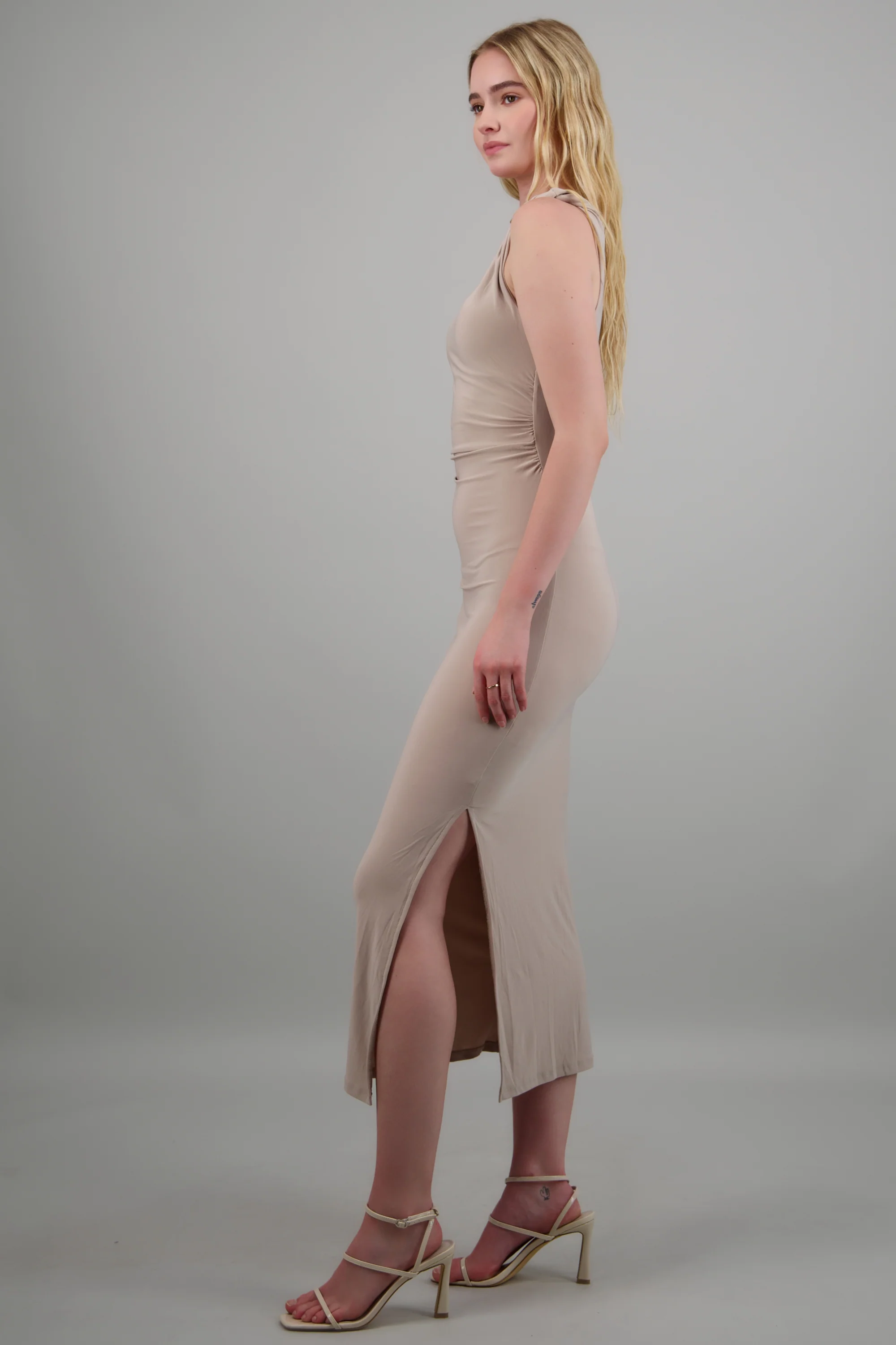 Vestido maxi detalle drapeado con herraje - Image 3