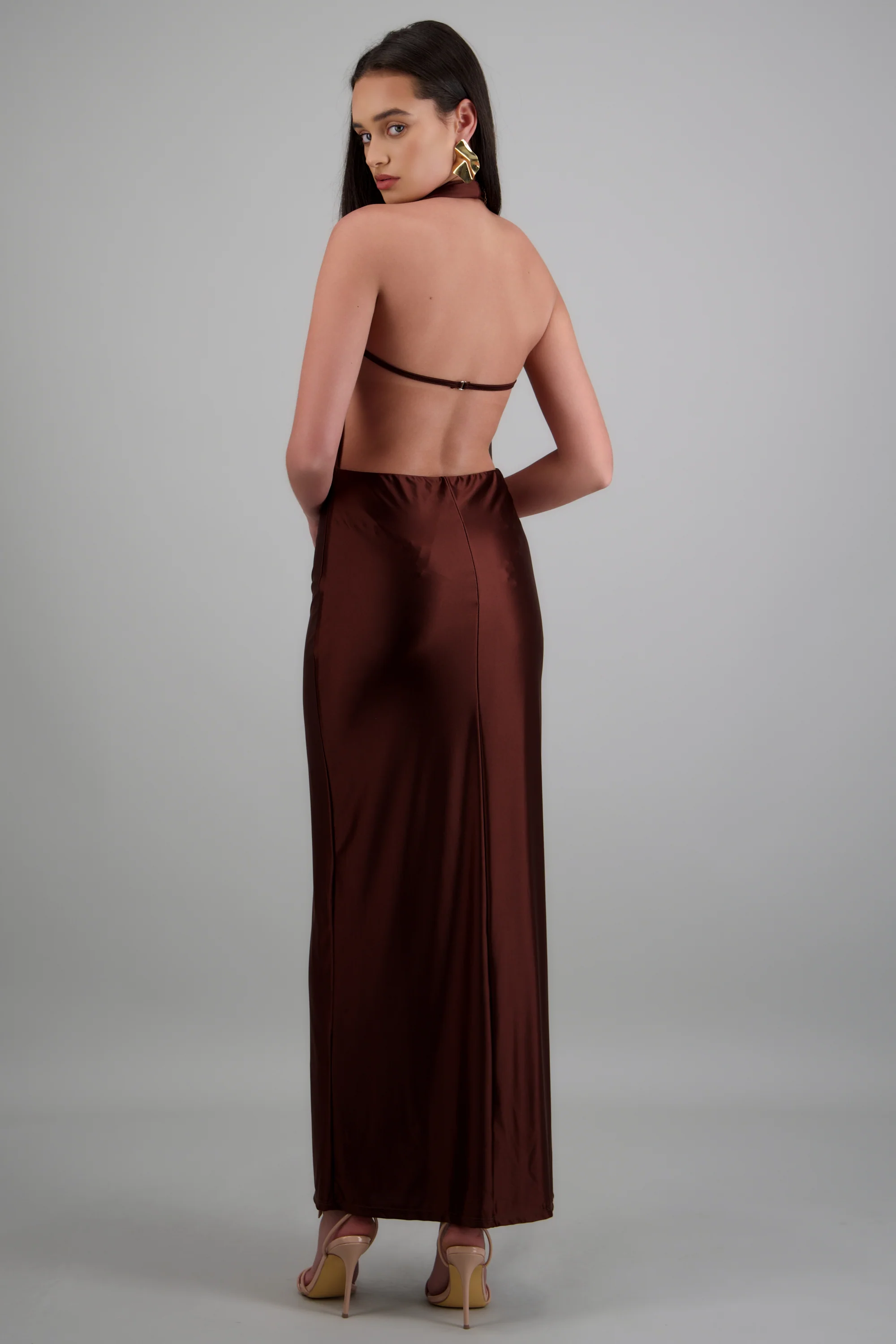 Vestido maxi escote cascada profundo