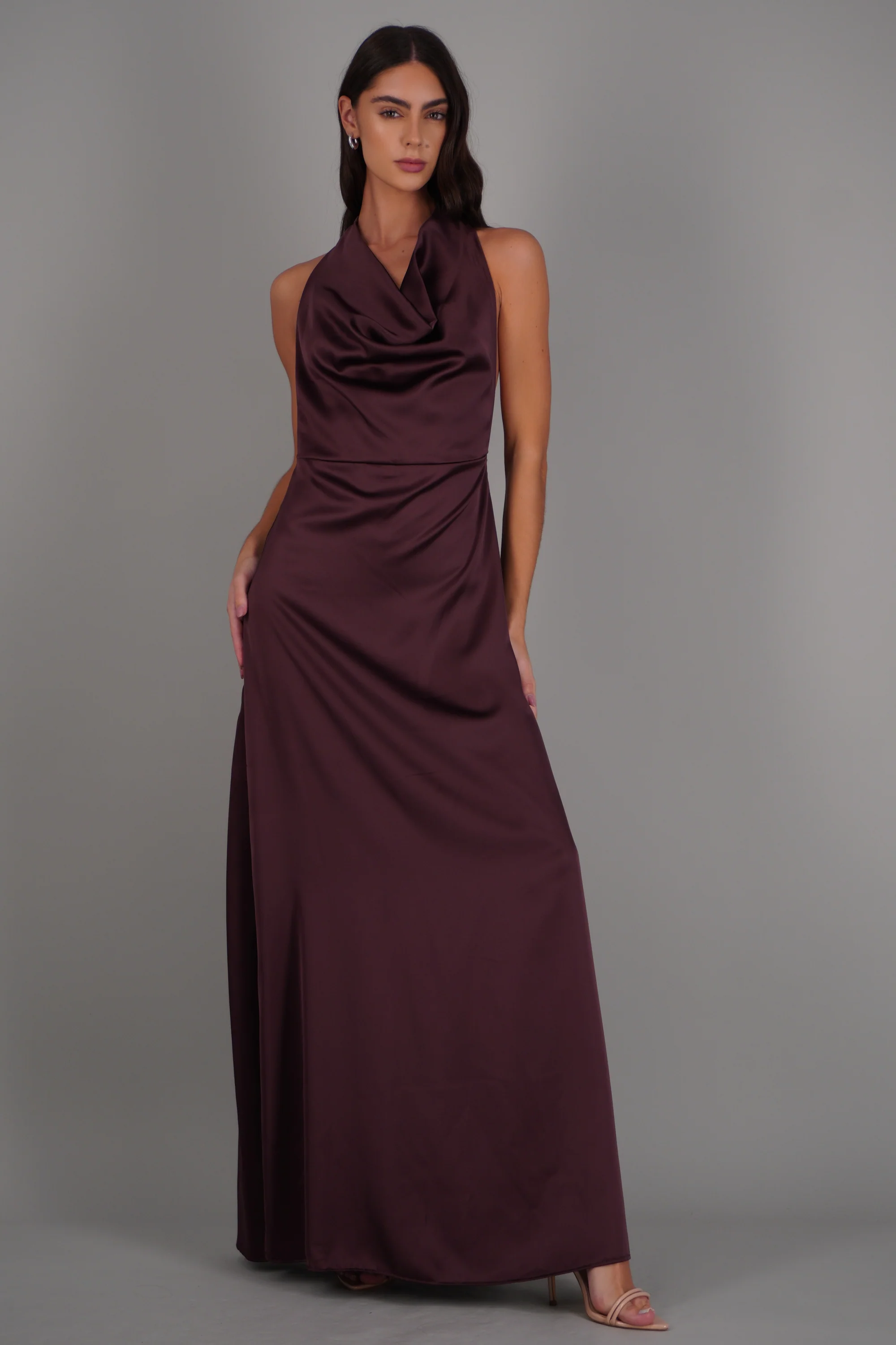 Vestido maxi escote cascada satinado