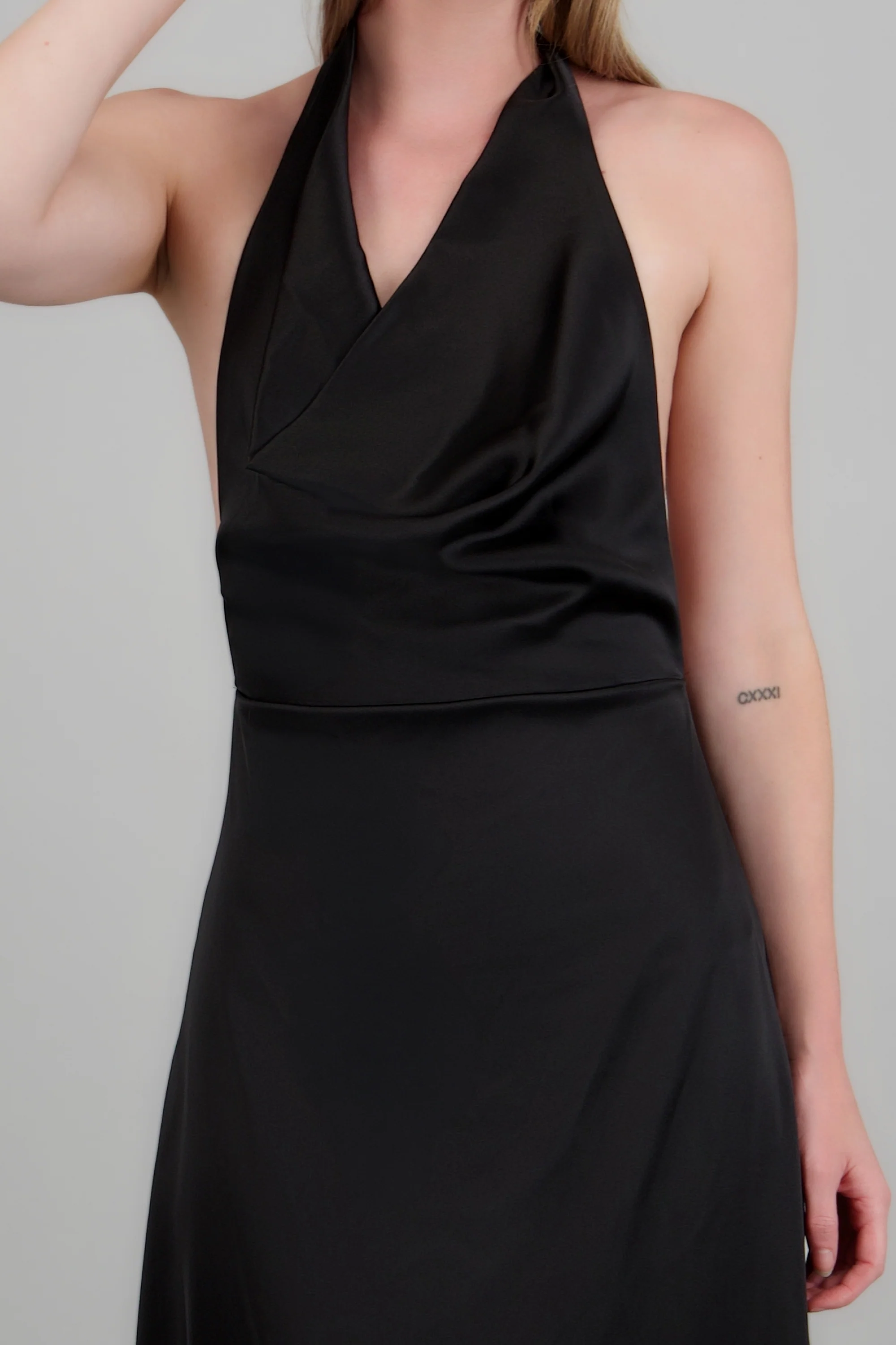 Vestido maxi escote cascada satinado - Image 5