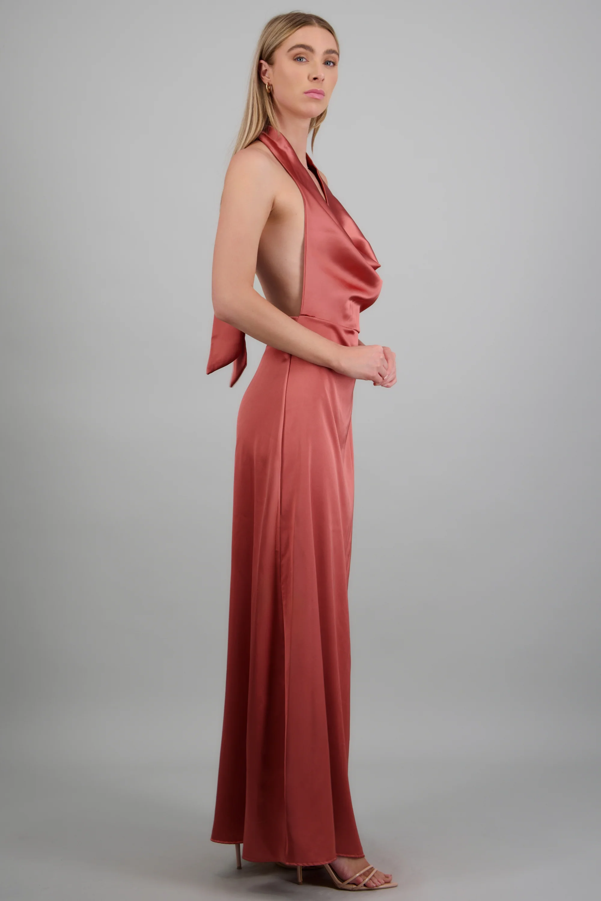 Vestido maxi escote cascada satinado - Image 3
