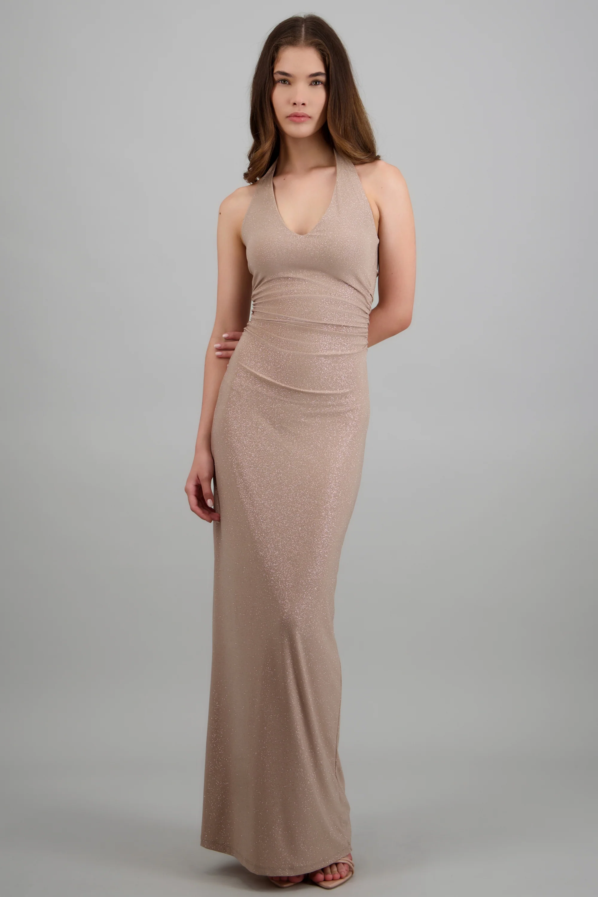 Vestido maxi halter detalle plisado