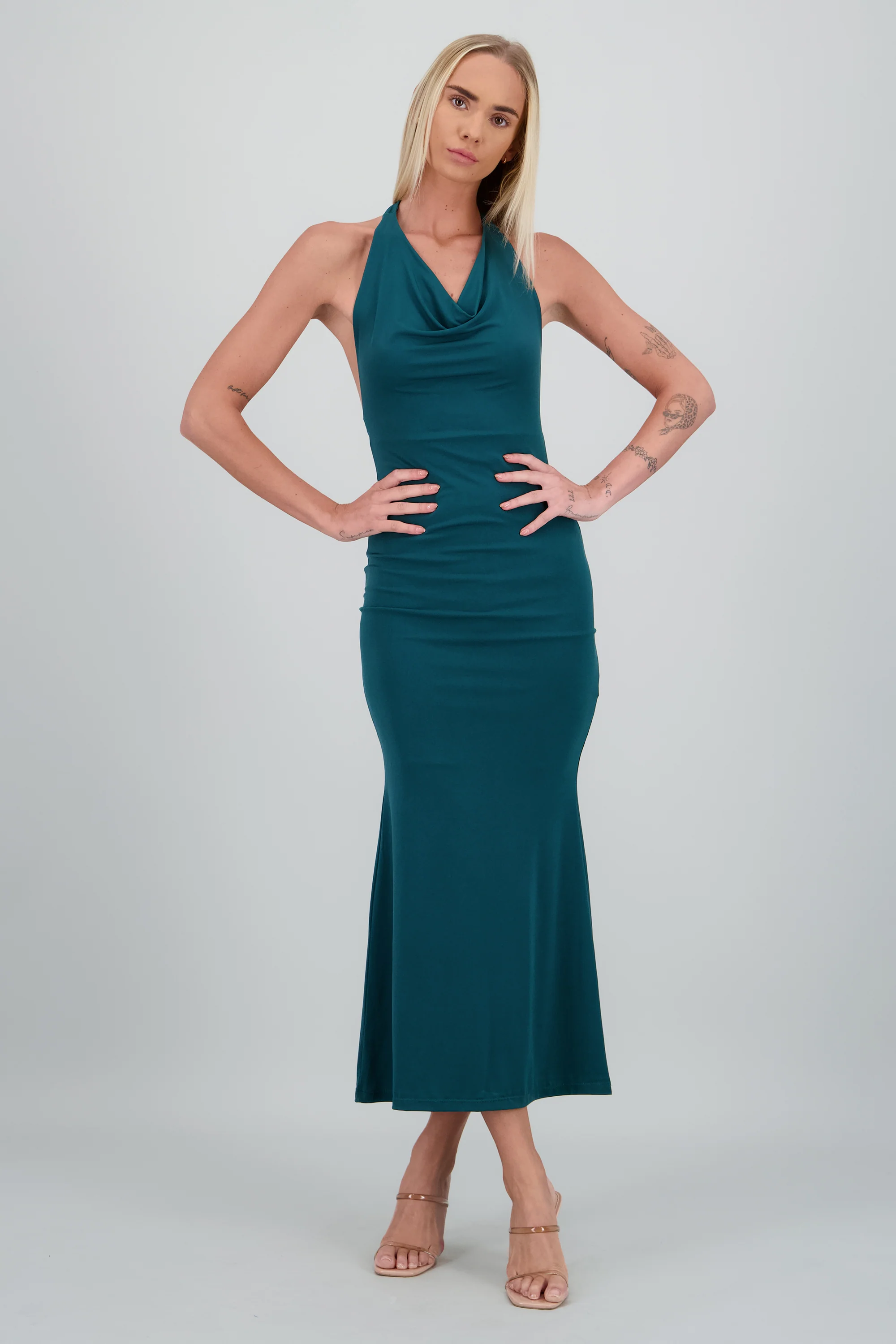 Vestido maxi halter escote columpio - Image 2
