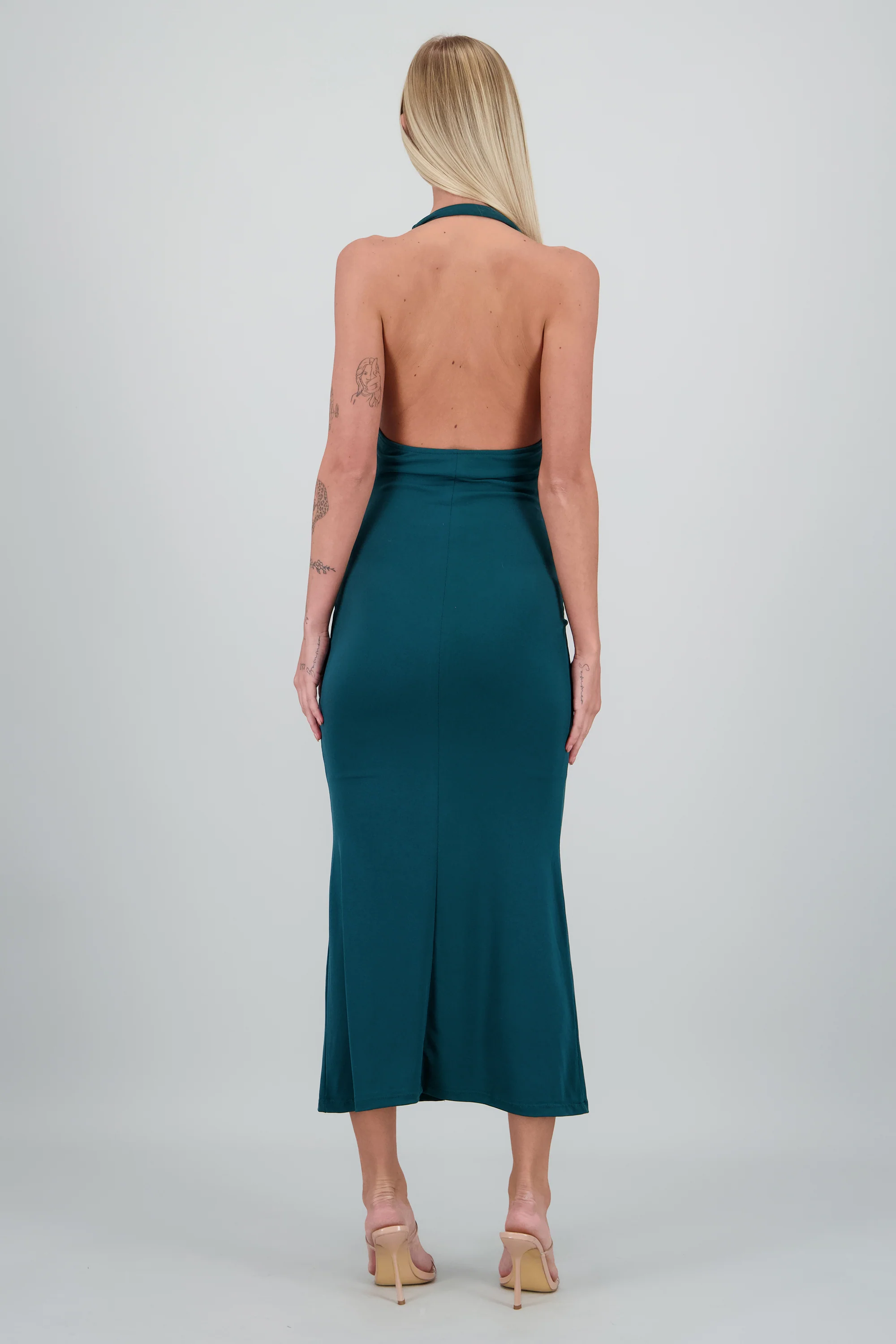 Vestido maxi halter escote columpio - Image 4