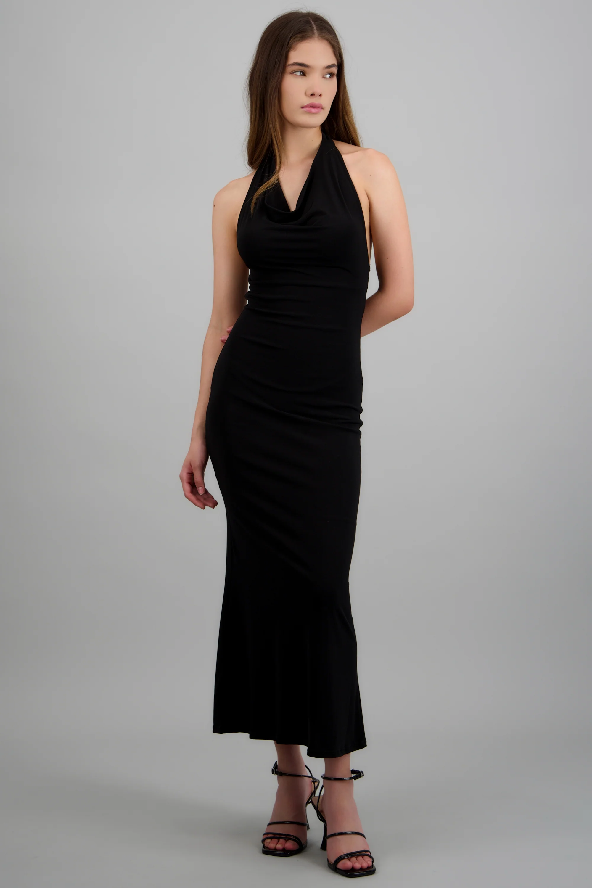 Vestido maxi halter escote columpio - Image 4