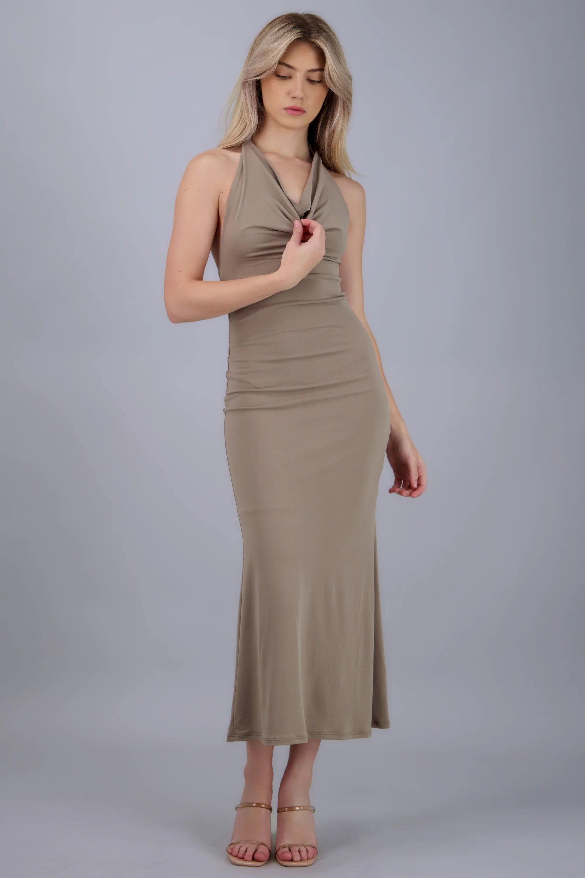 Vestido maxi halter escote columpio - Image 3