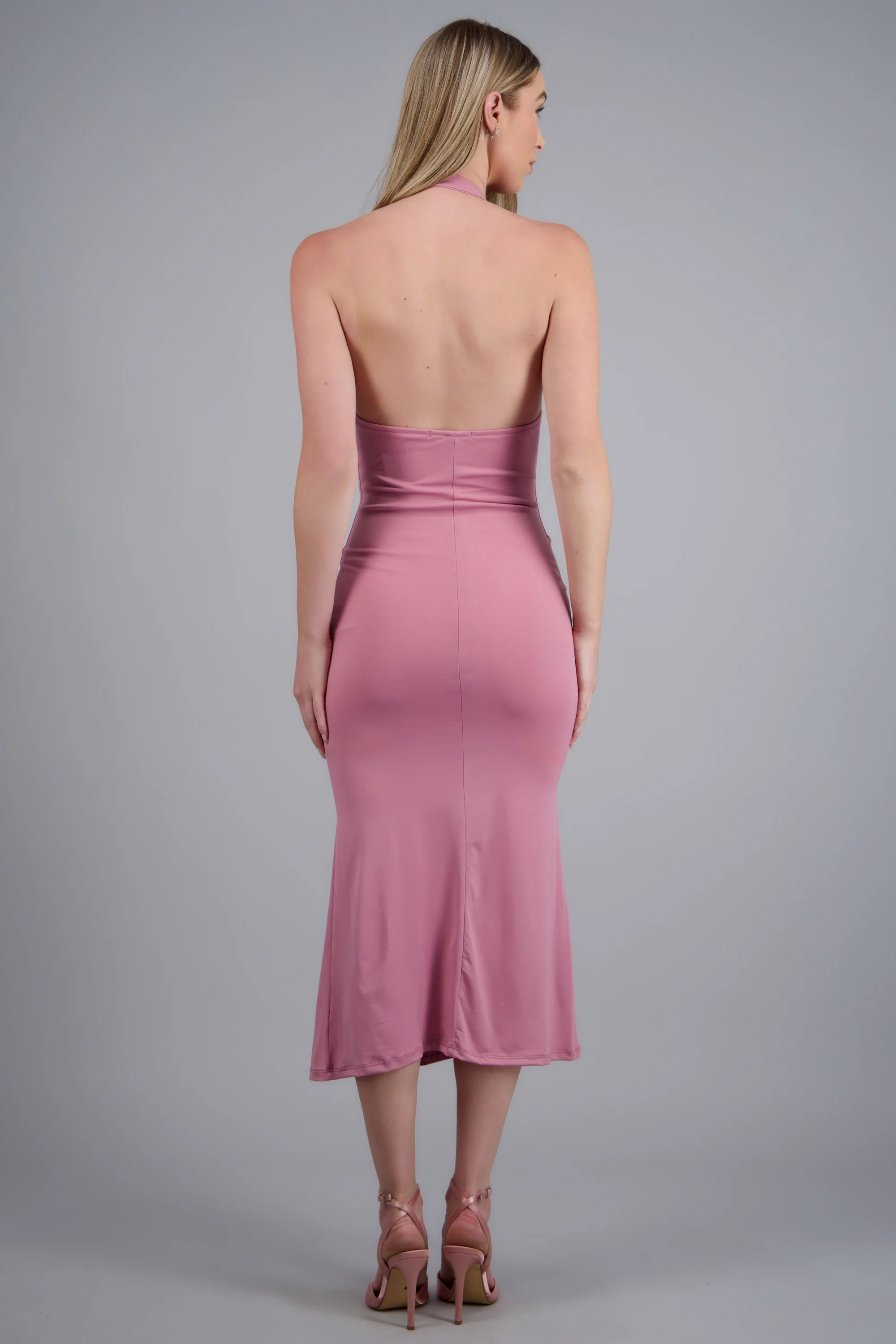 Vestido maxi halter escote columpio - Image 4