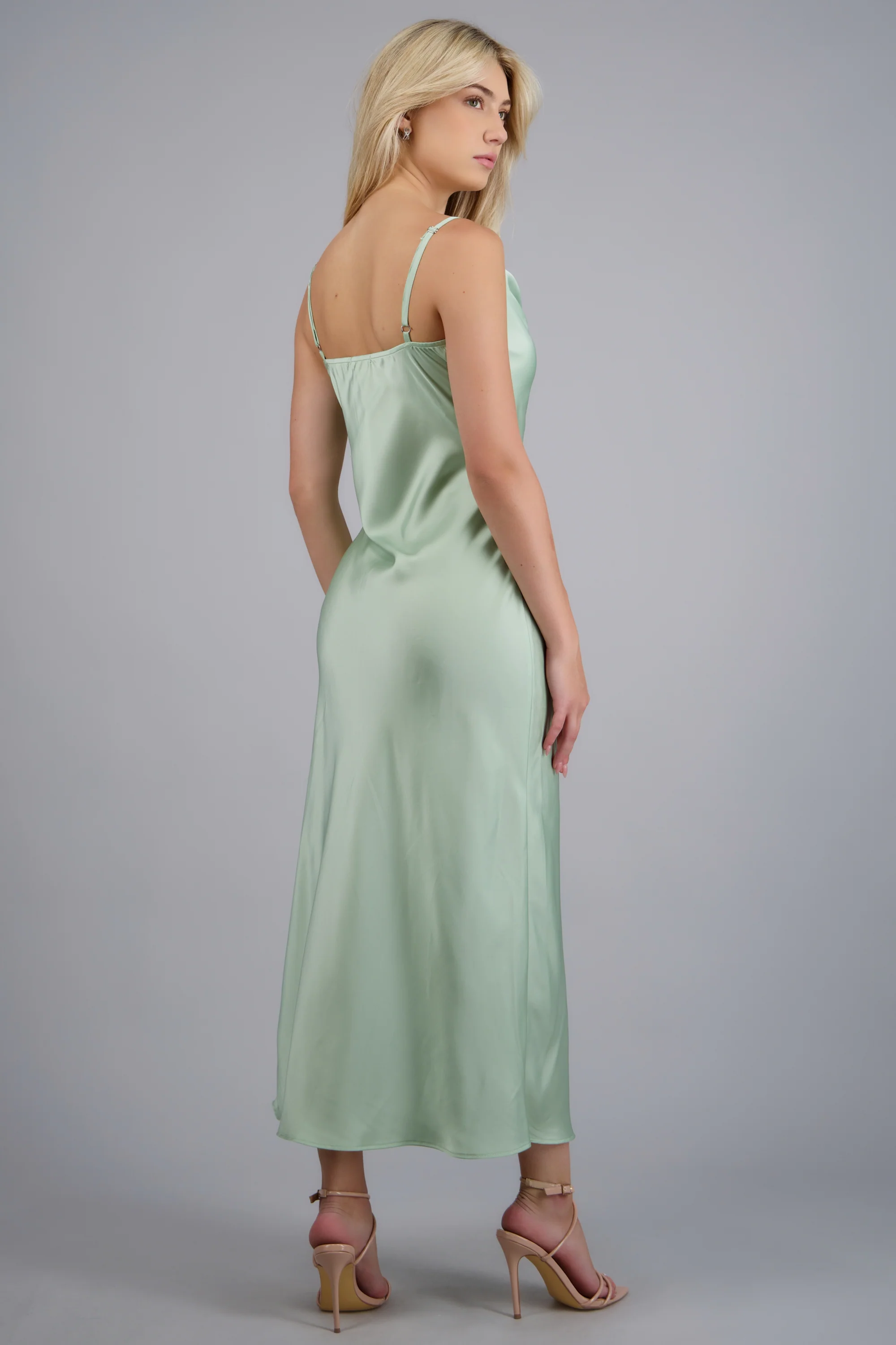 Vestido maxi satin escote columpio - Image 4