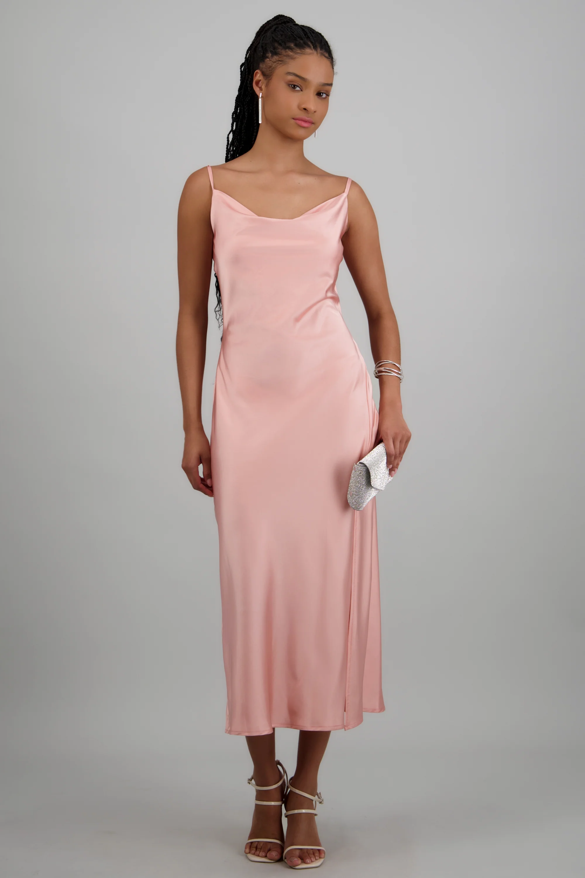 Vestido maxi satin escote columpio