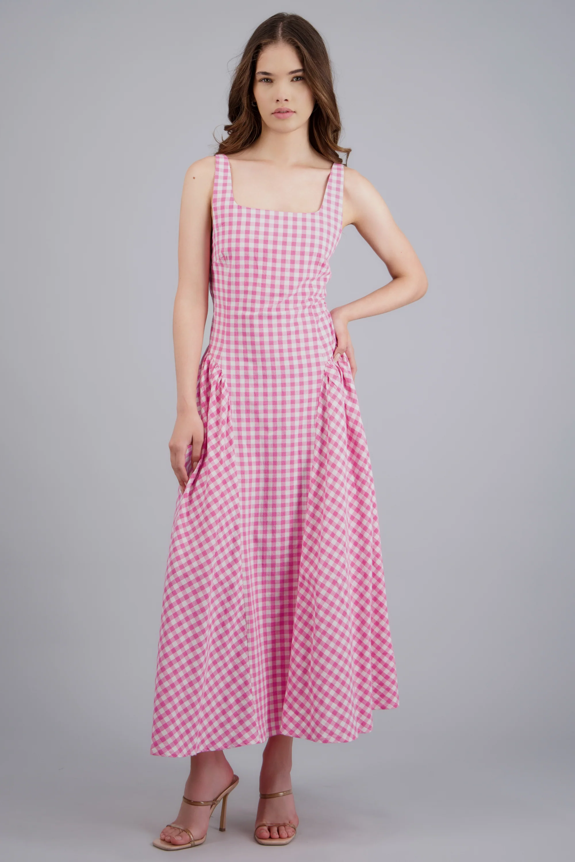 Vestido midi con tirantes gingham
