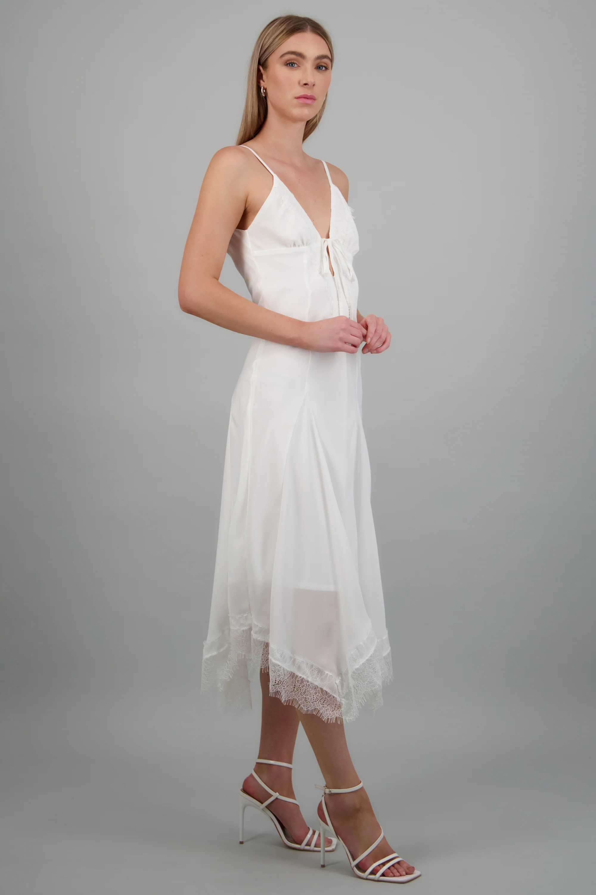 vestido midi cortes encaje - Image 2