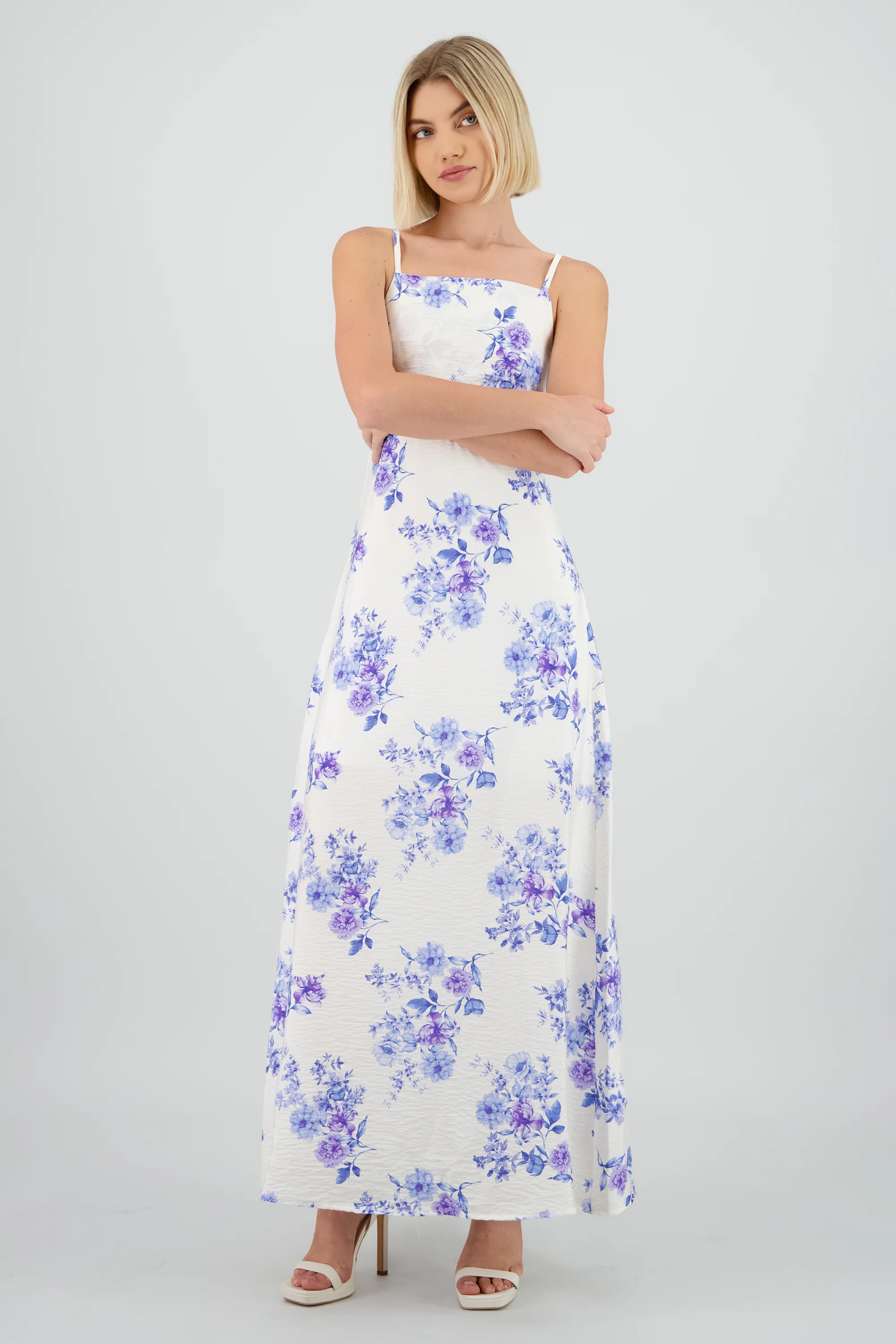 Vestido midi escote cuadrado tirantes