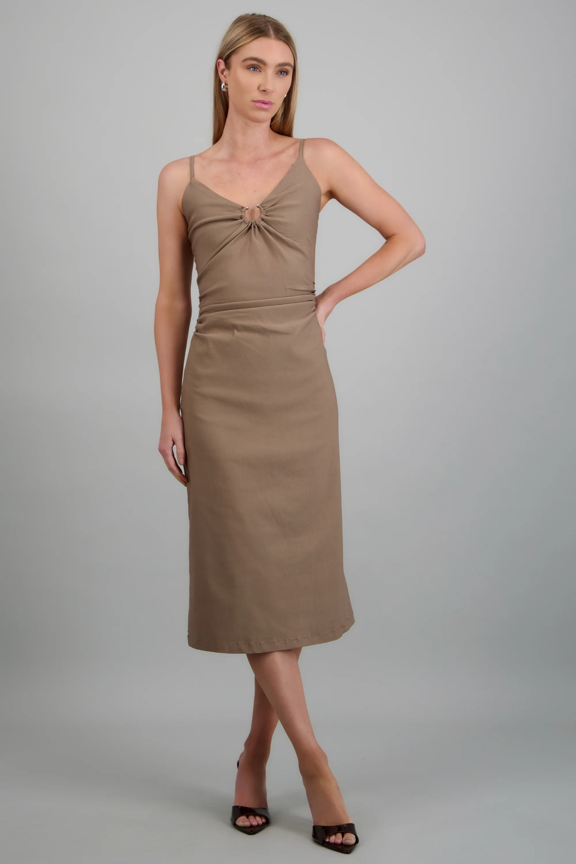vestido midi escote detalle metalico