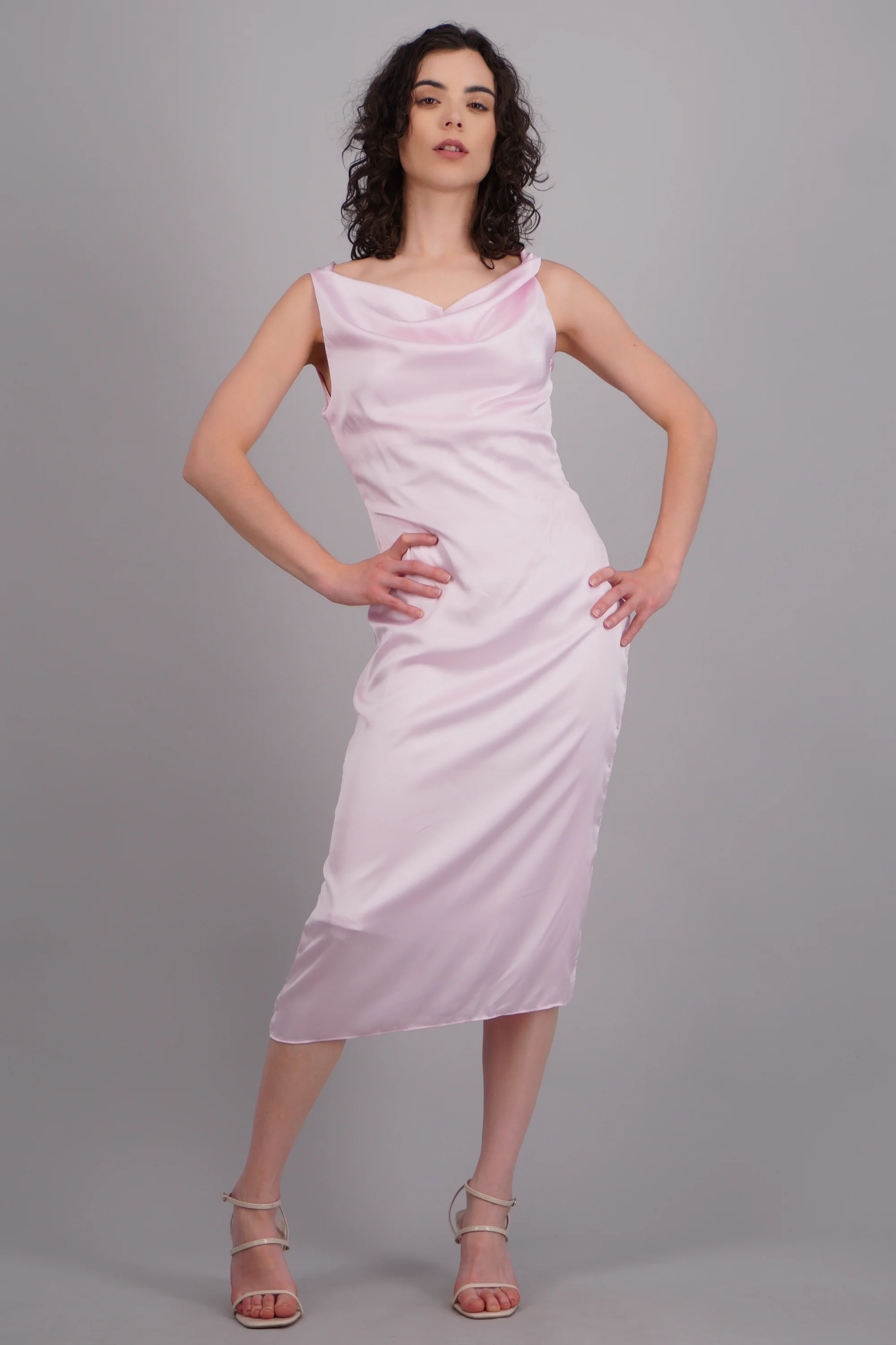 Vestido midi satinado escote columpio - Image 3