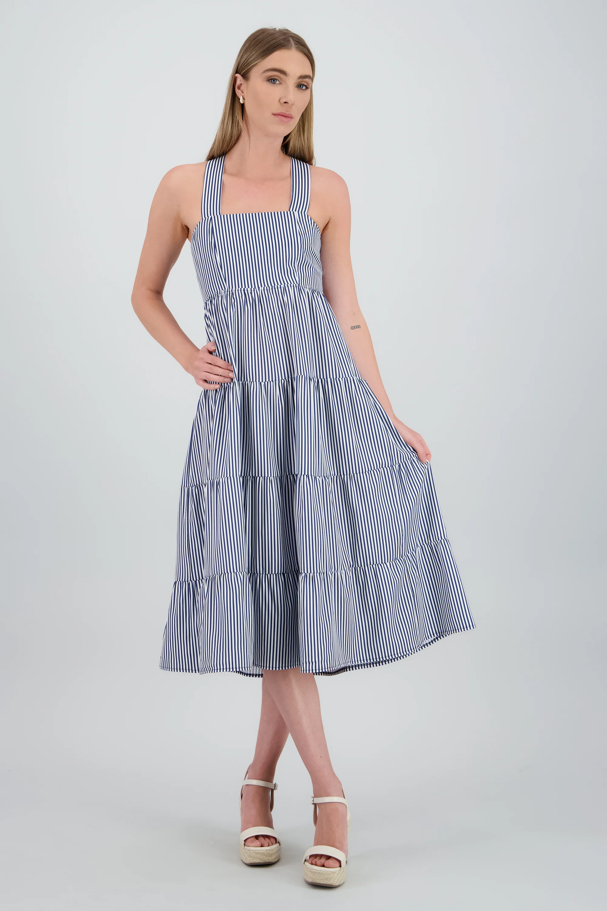 Vestido midi tirantes gruesos olanes