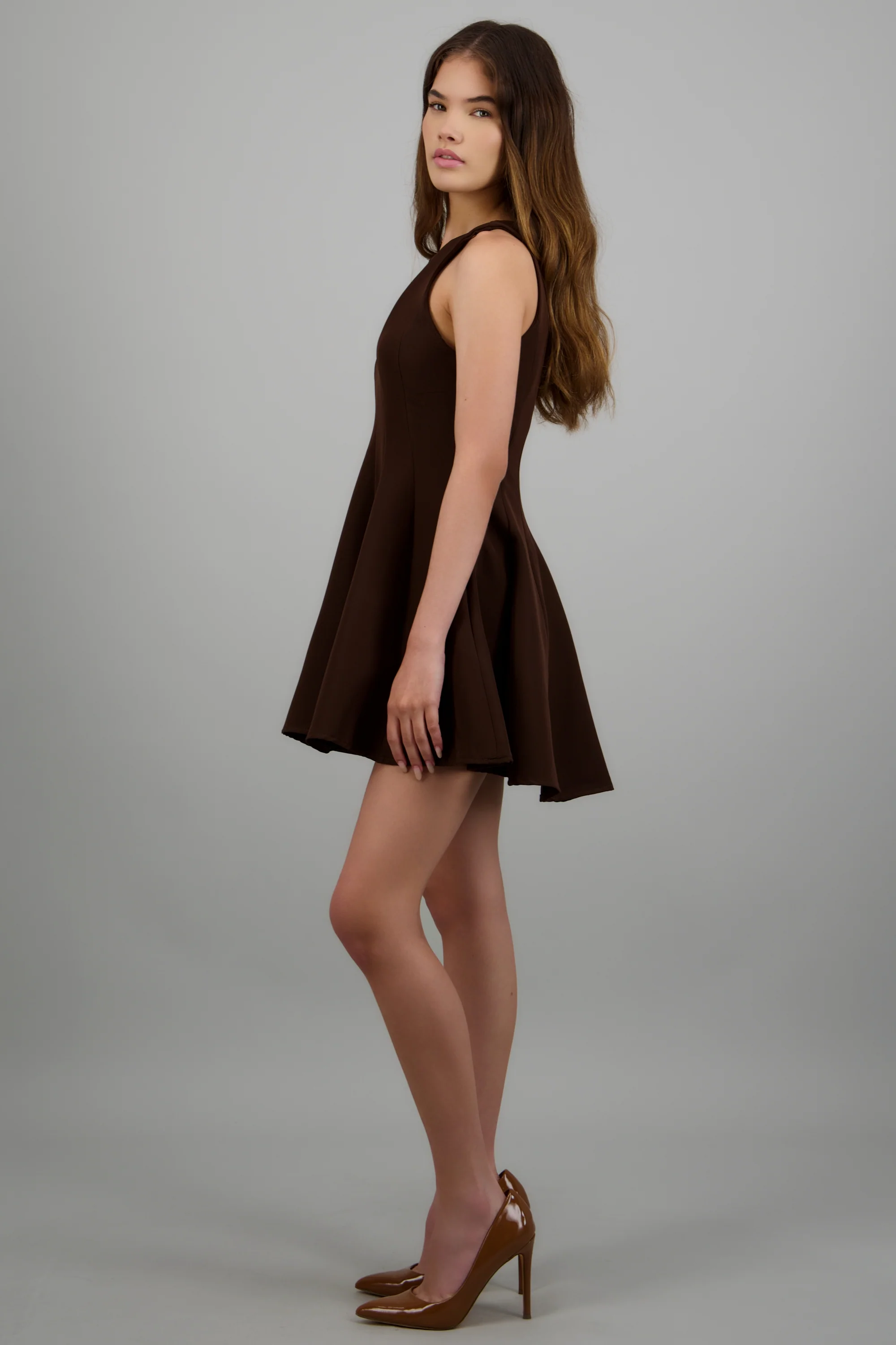 Vestido mini con cortes cuello redondo - Image 2