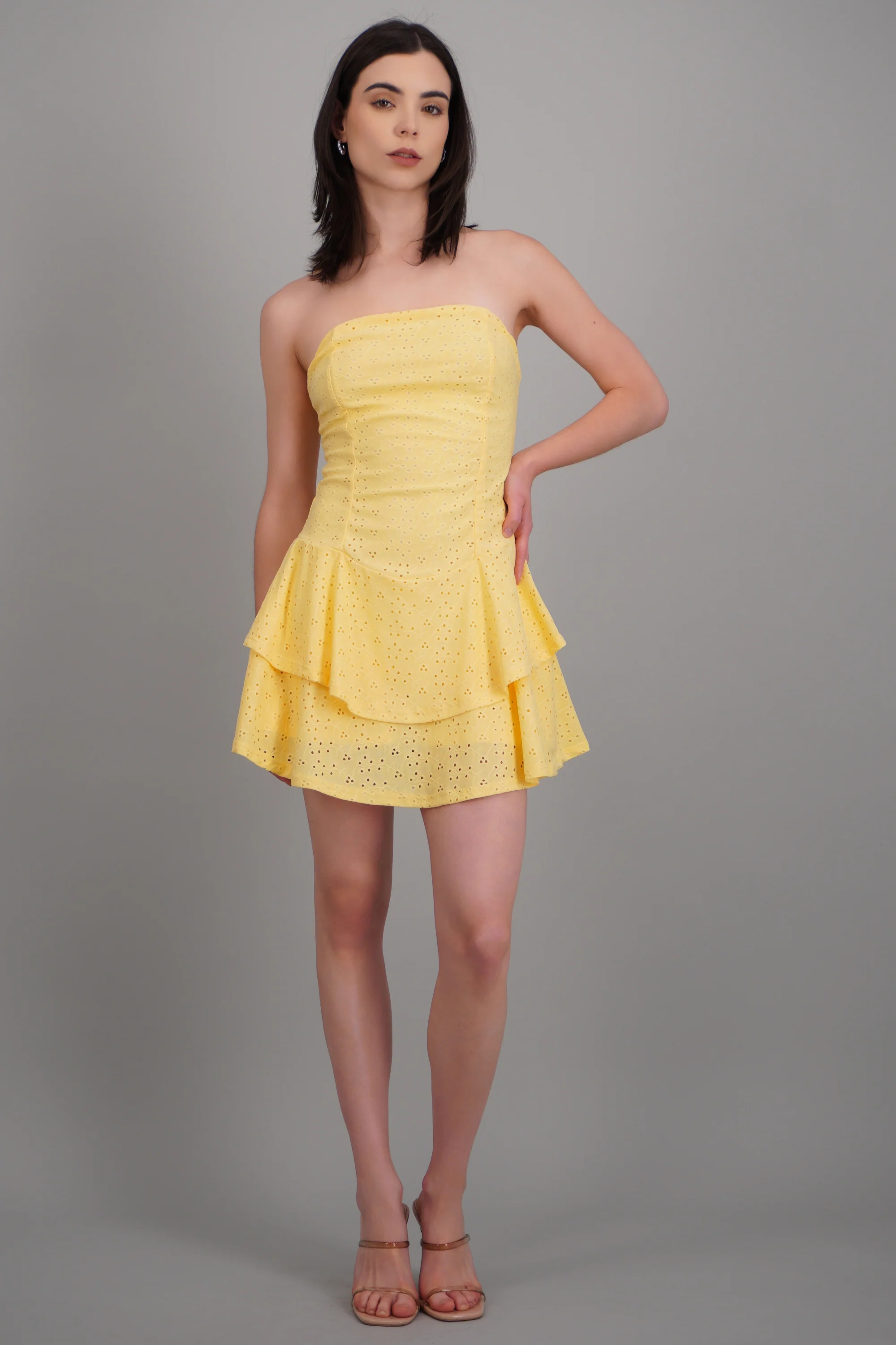 Vestido mini eyelet strapless