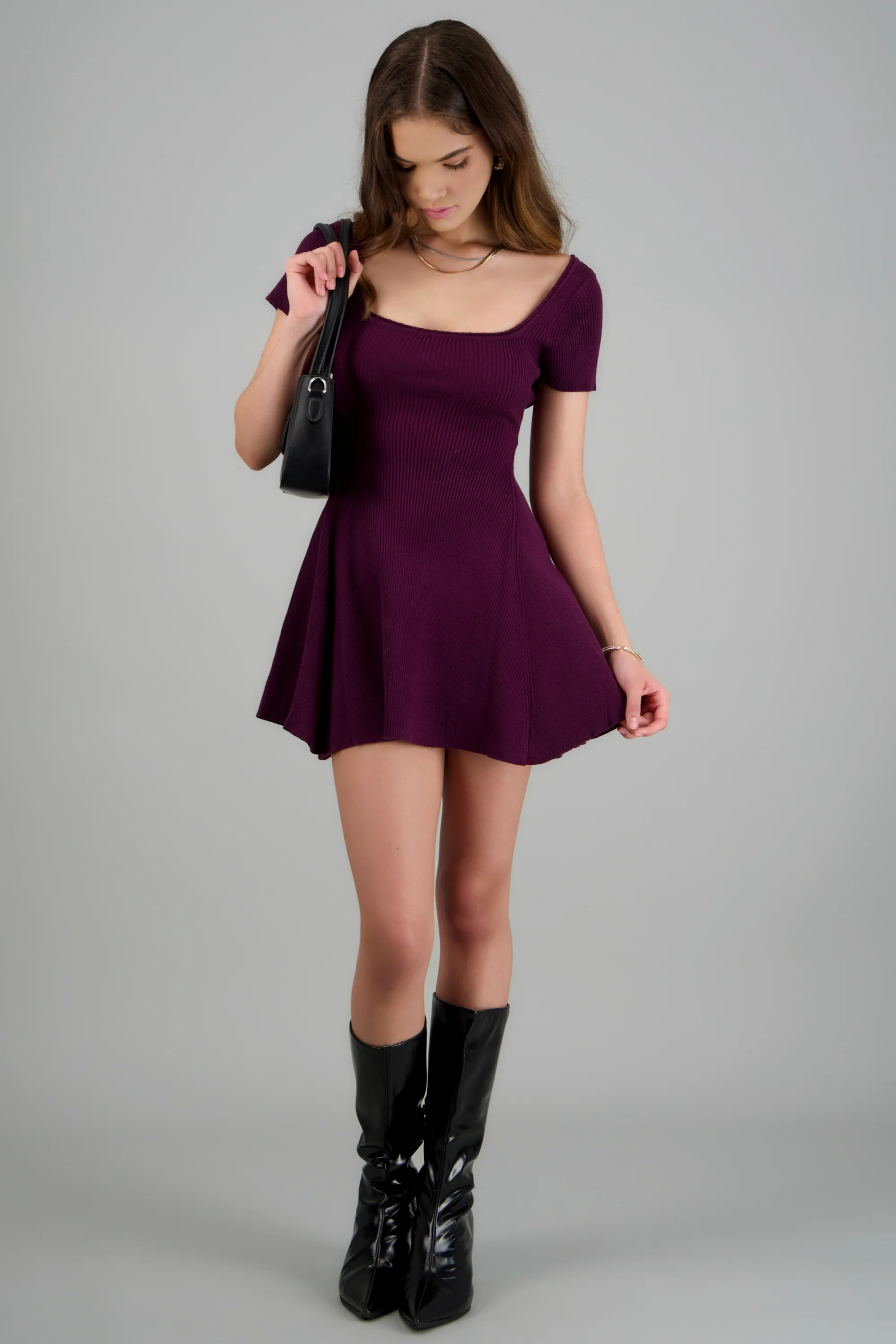 Vestido mini manga corta tejido