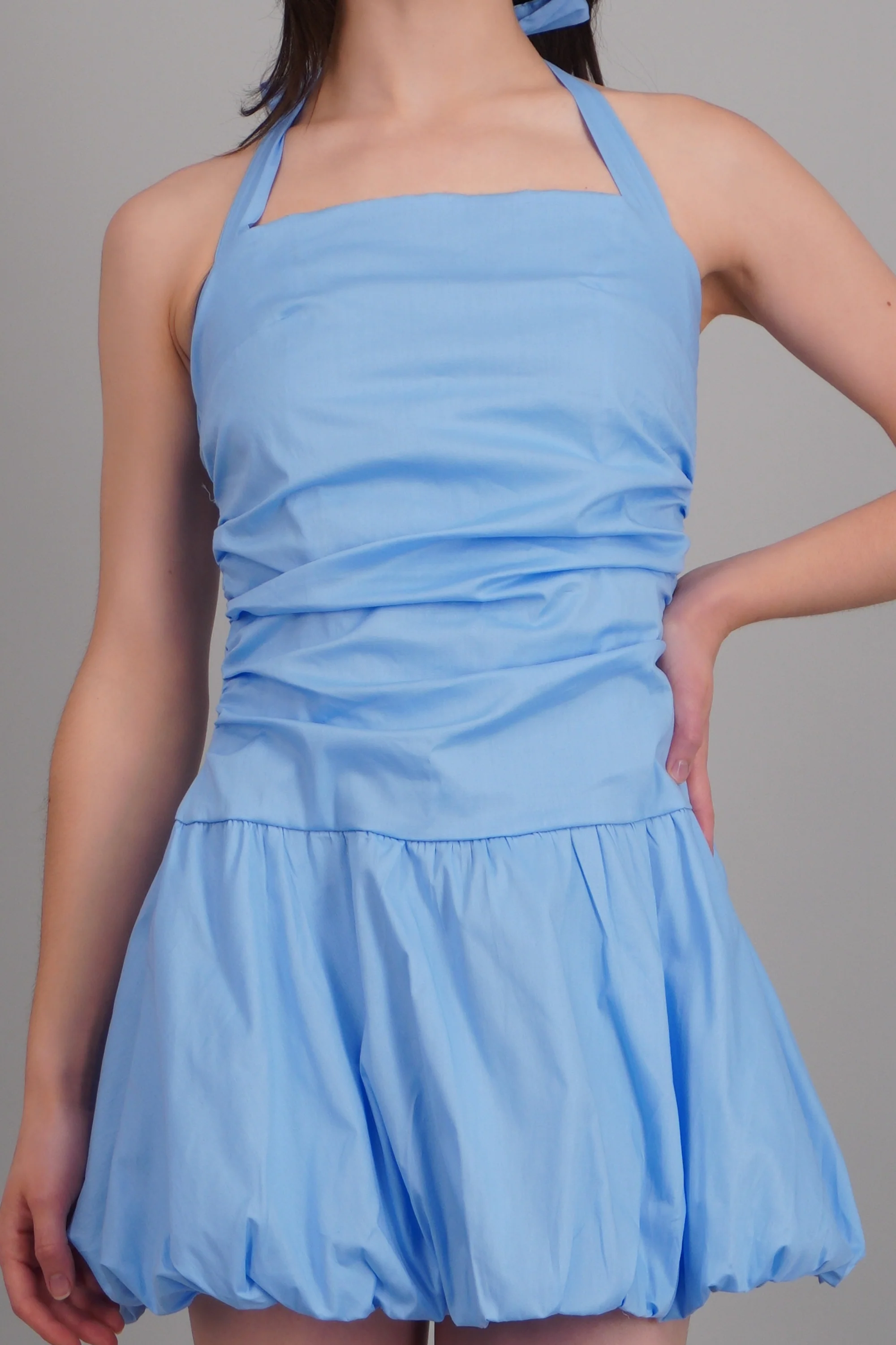 Vestido mini sin mangas drapeado - Image 5
