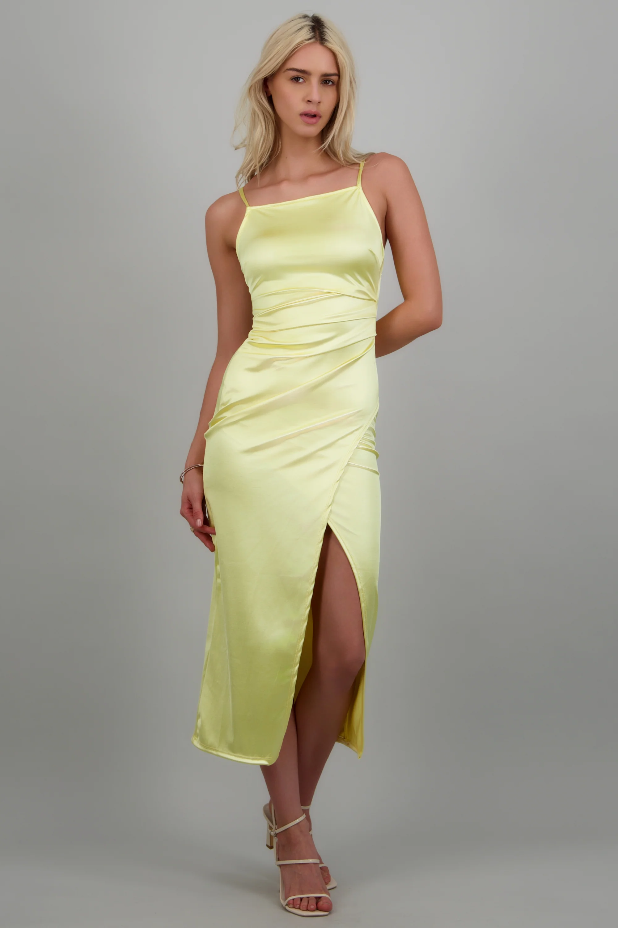 Vestido satinado escote recto