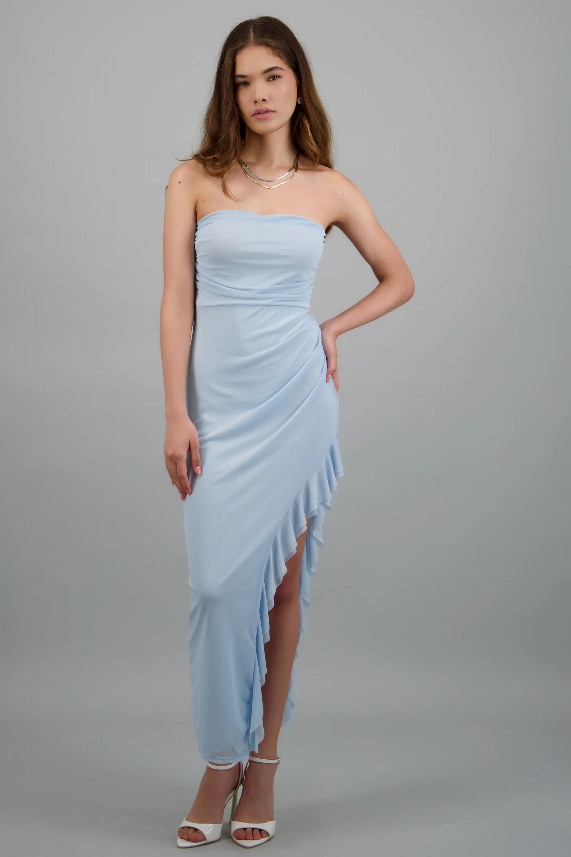 Vestido strapless asimétrico detalle frunce