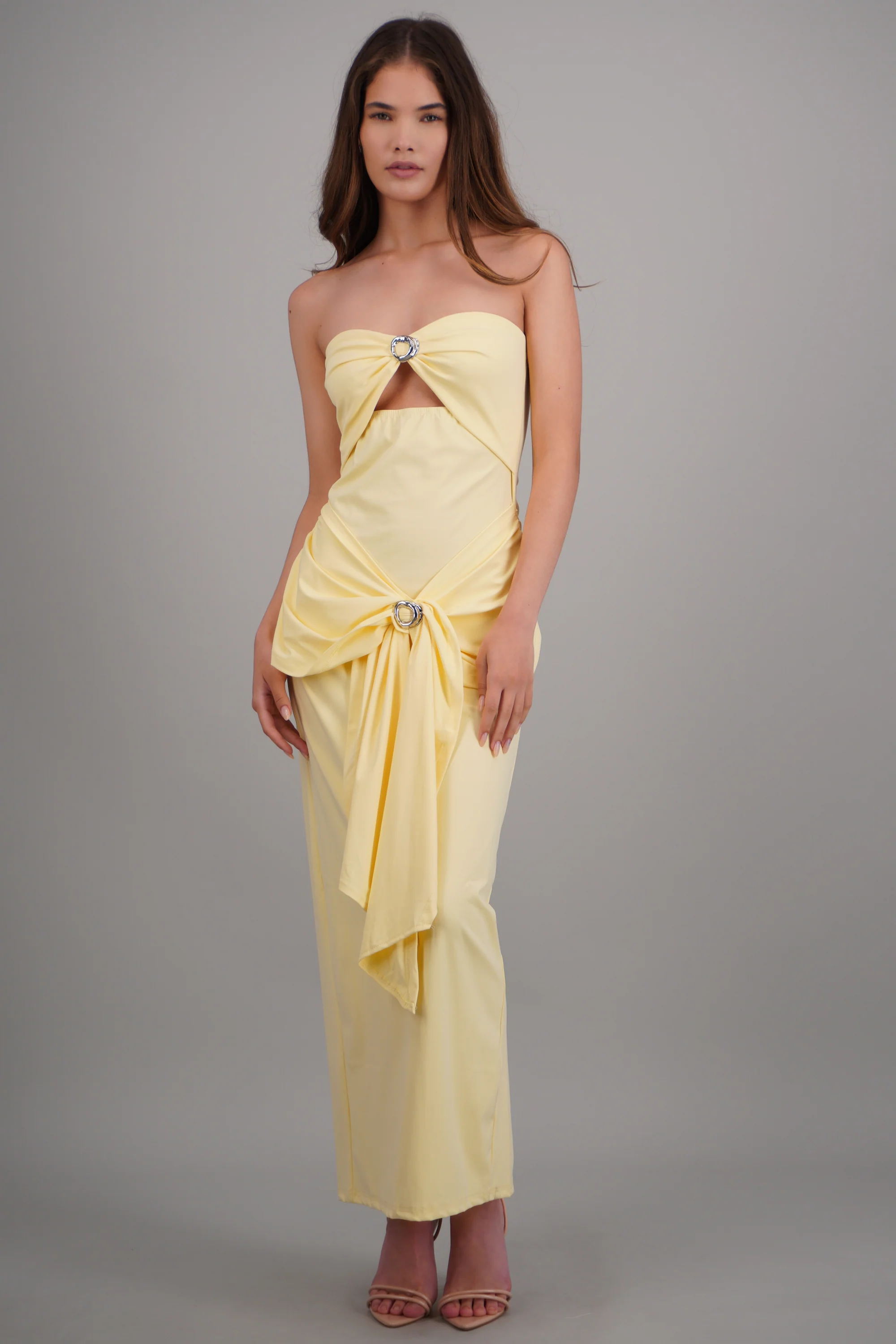 Vestido strapless cut out